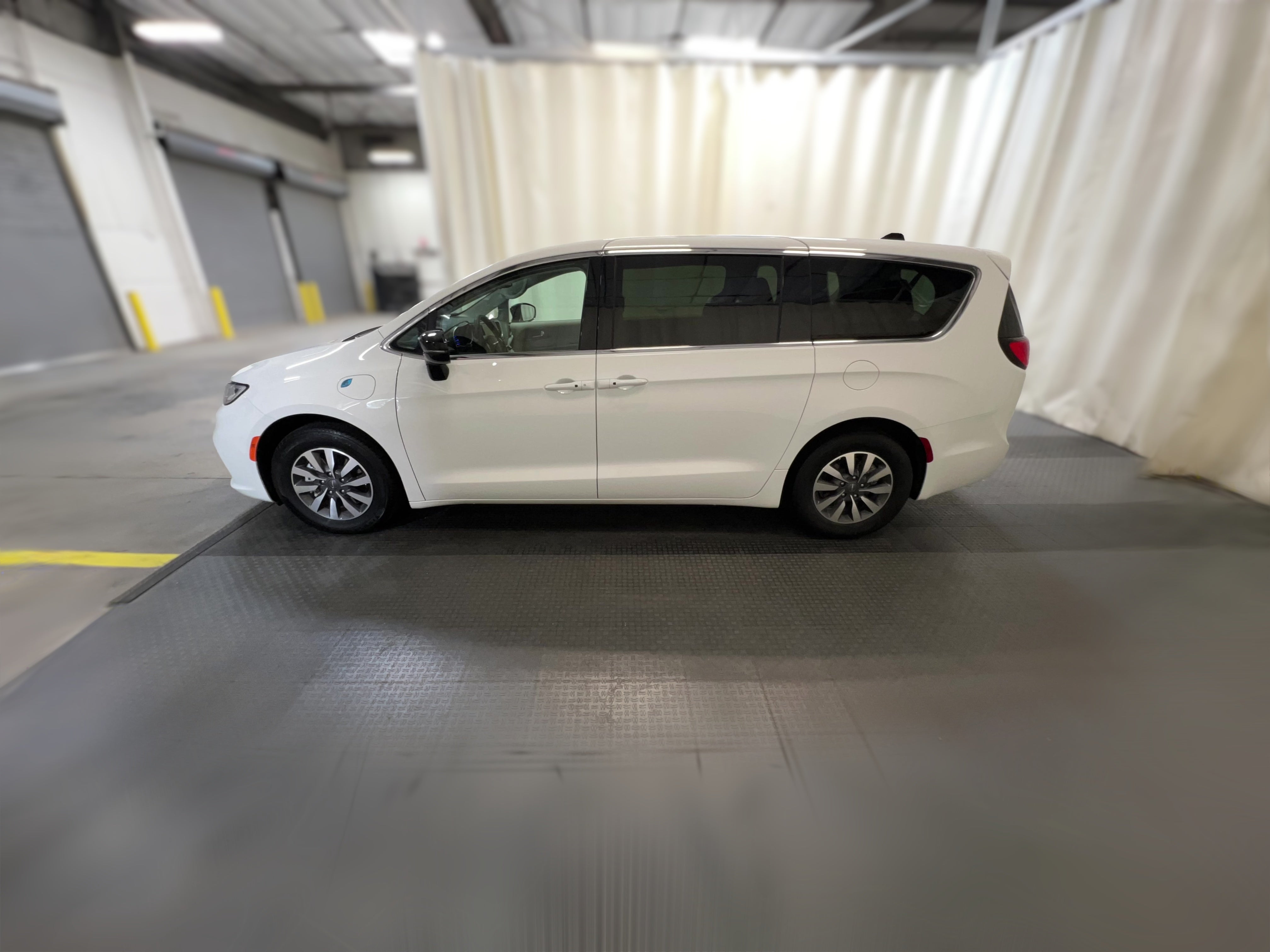 2024 Chrysler Pacifica PHEV Select - Photo 33