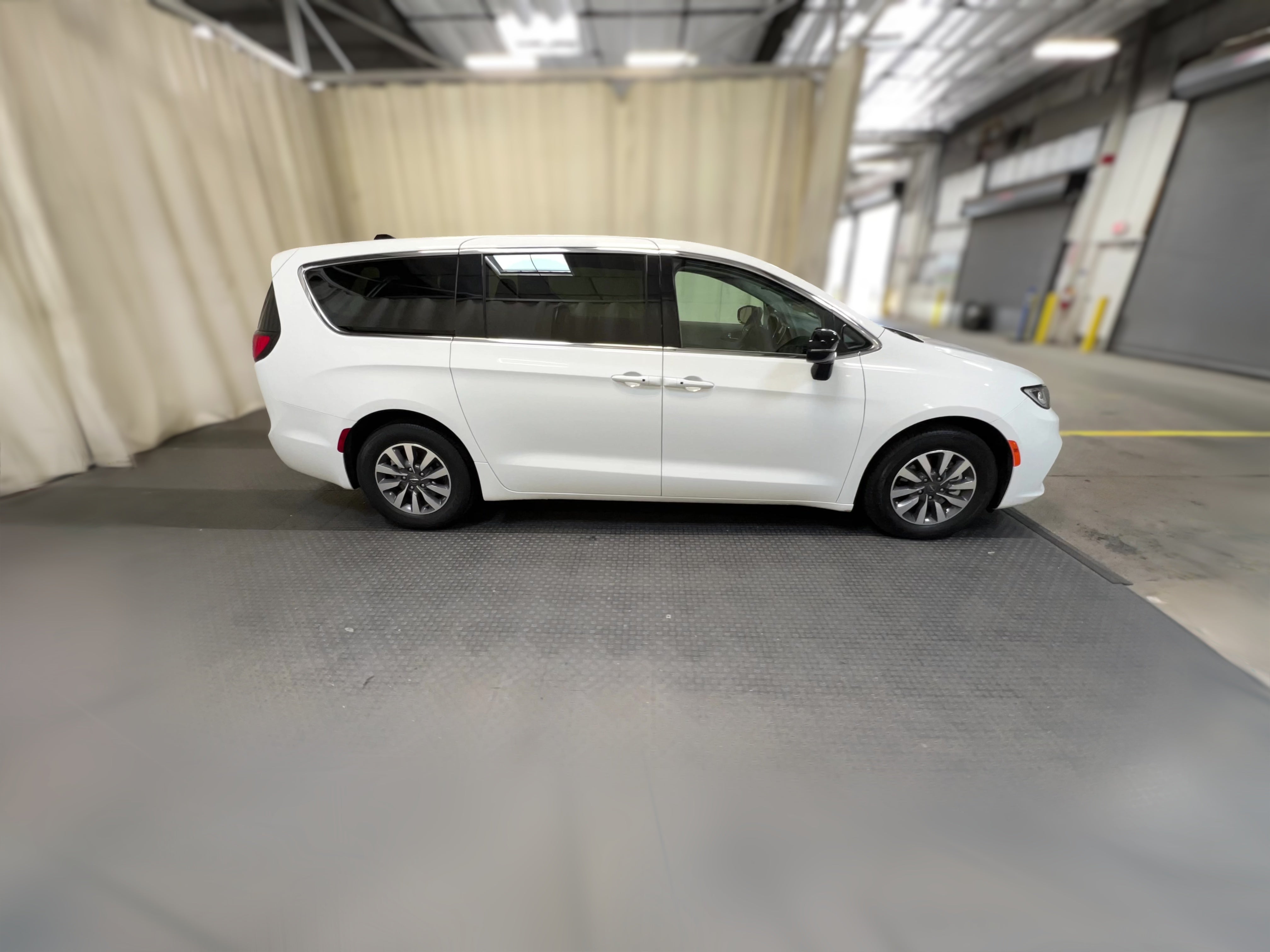 2024 Chrysler Pacifica PHEV Select - Photo 41