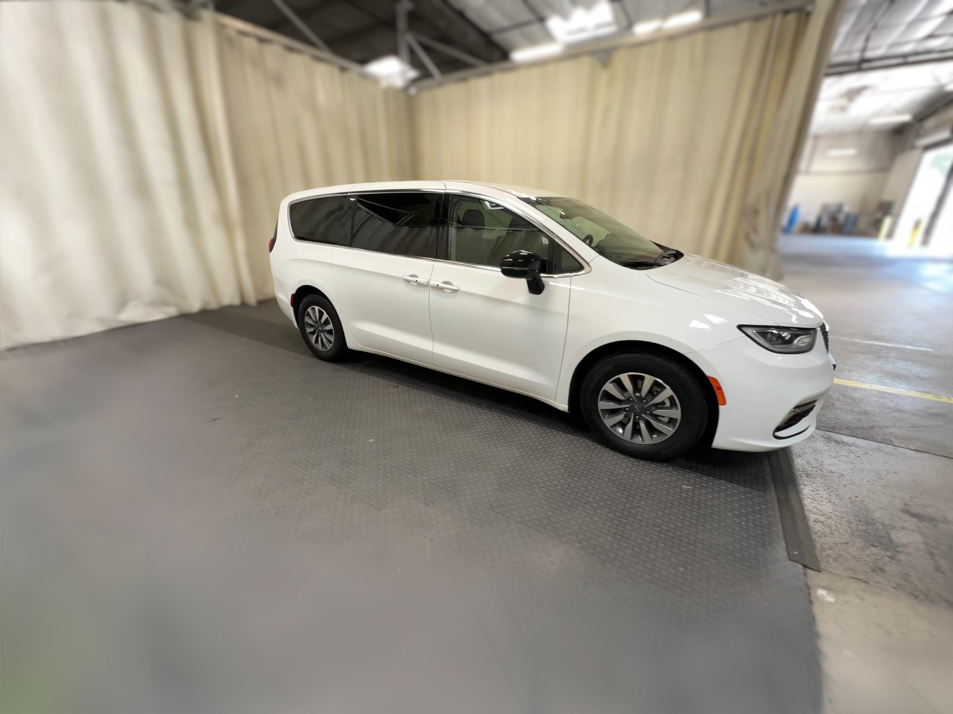 2024 Chrysler Pacifica PHEV Select - Photo 42