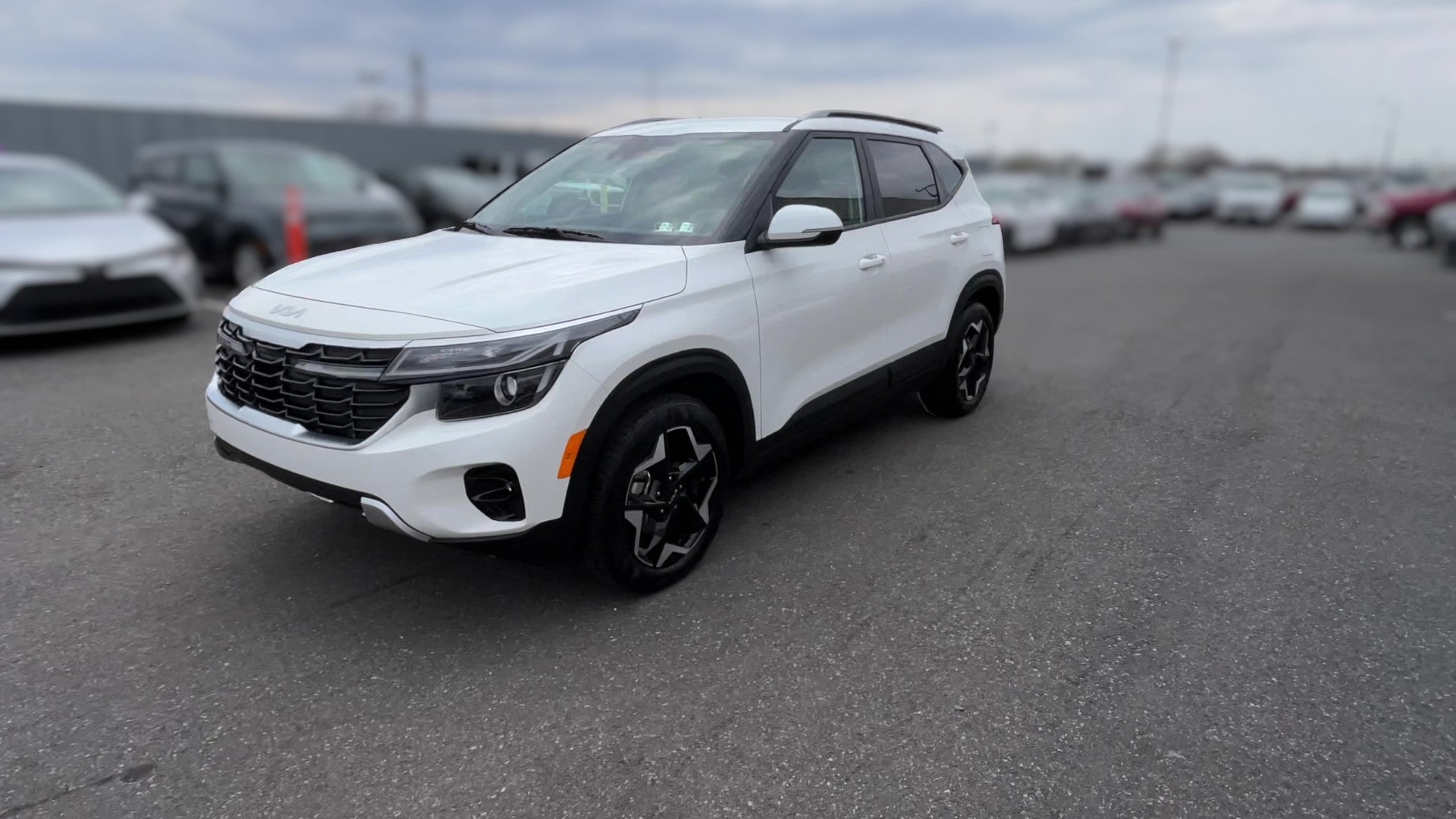 2025 Kia Seltos vehicle photo