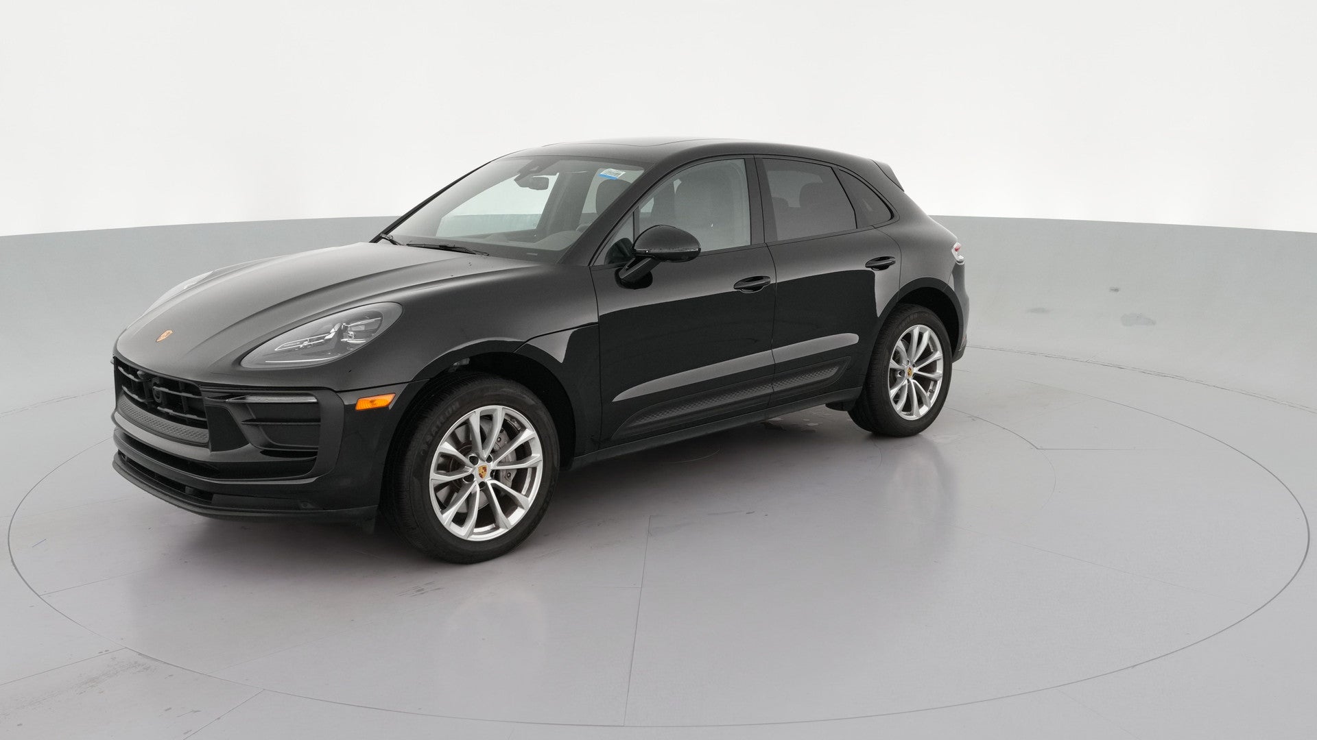 2023 Porsche Macan vehicle photo