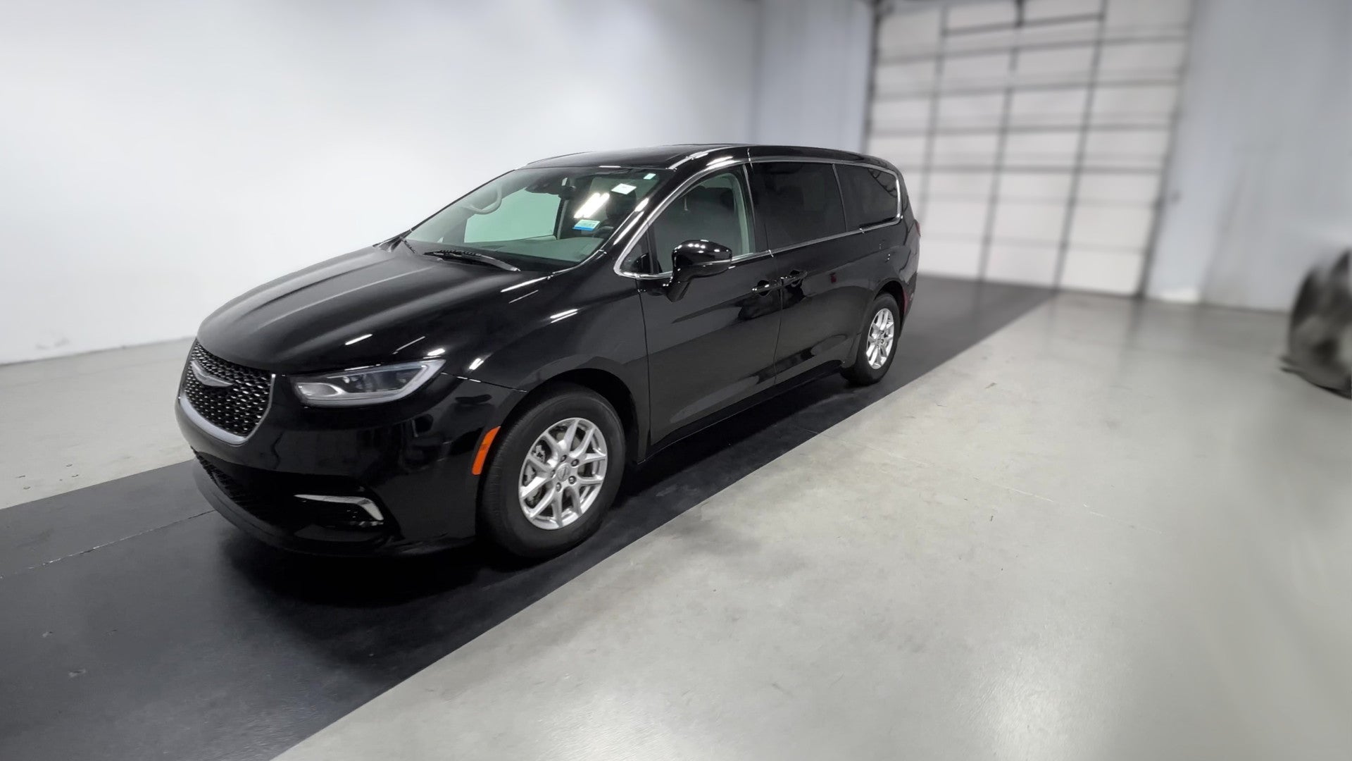 2024 Chrysler Pacifica vehicle photo