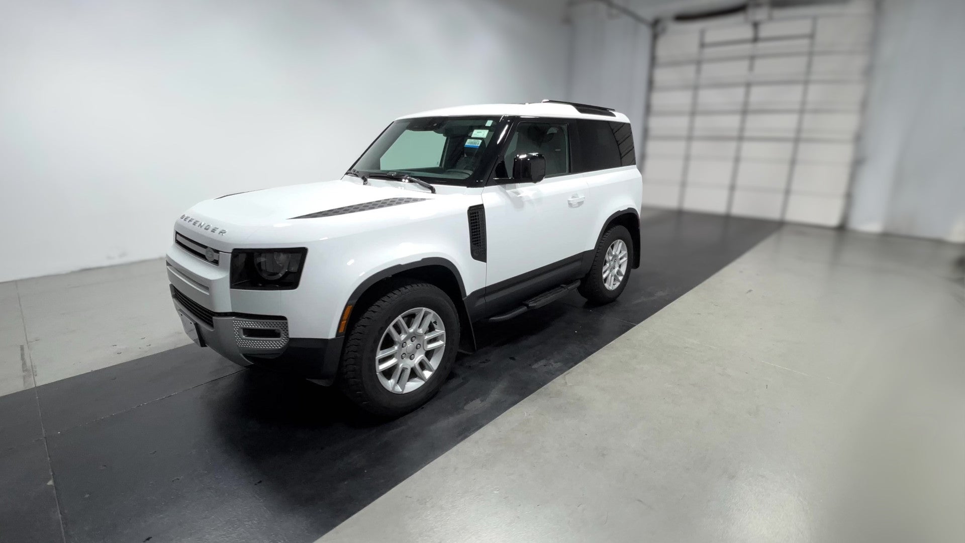 2025 Land Rover Defender 90 vehicle photo
