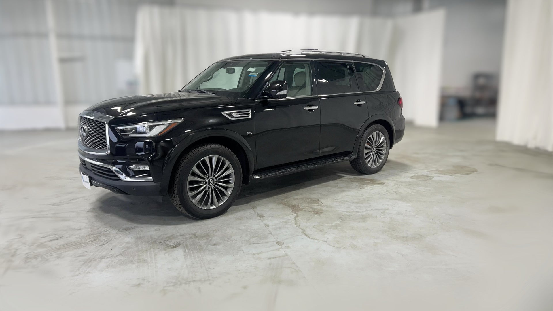 2018 INFINITI QX80 vehicle photo