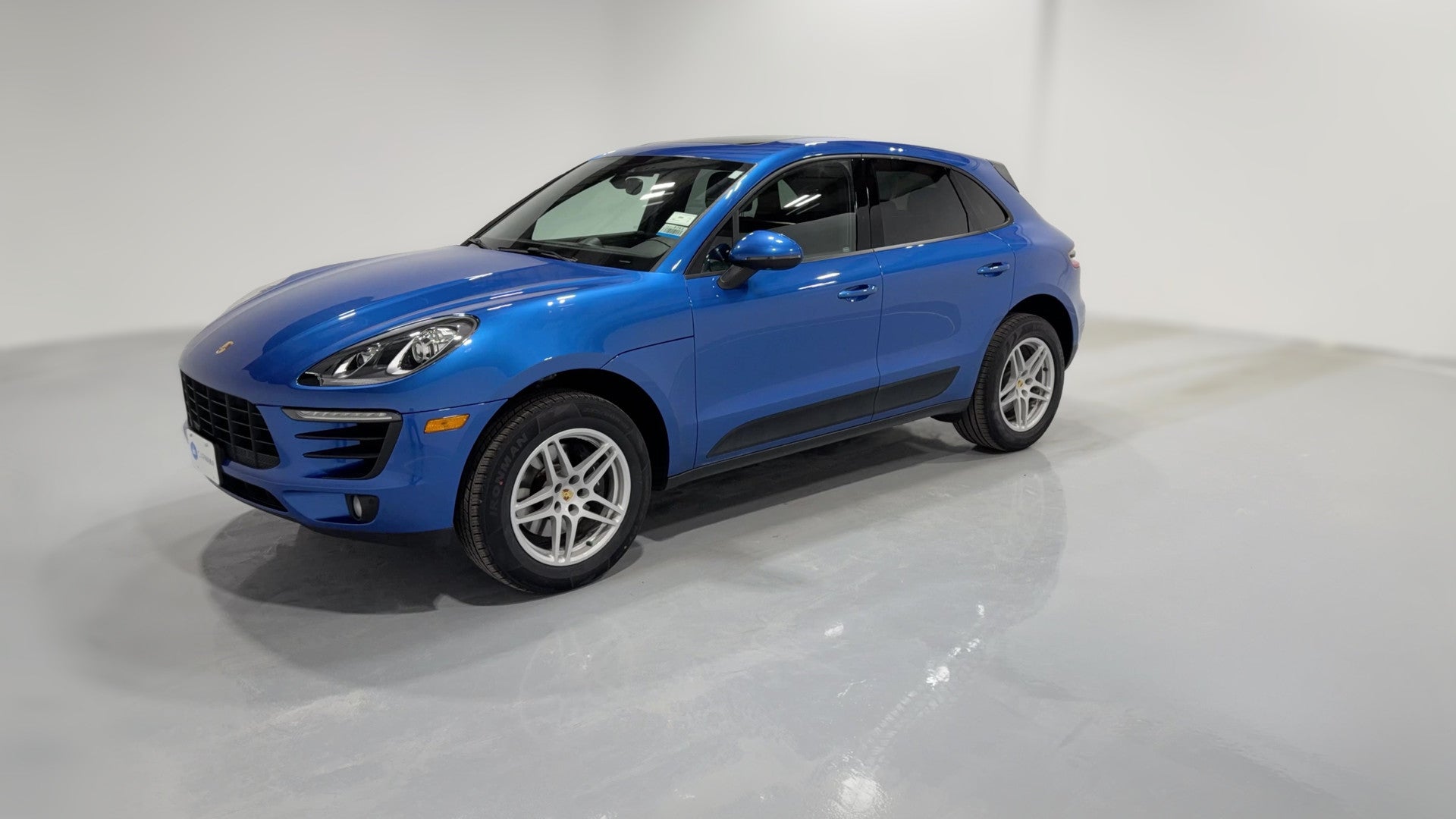 2018 Porsche Macan vehicle photo