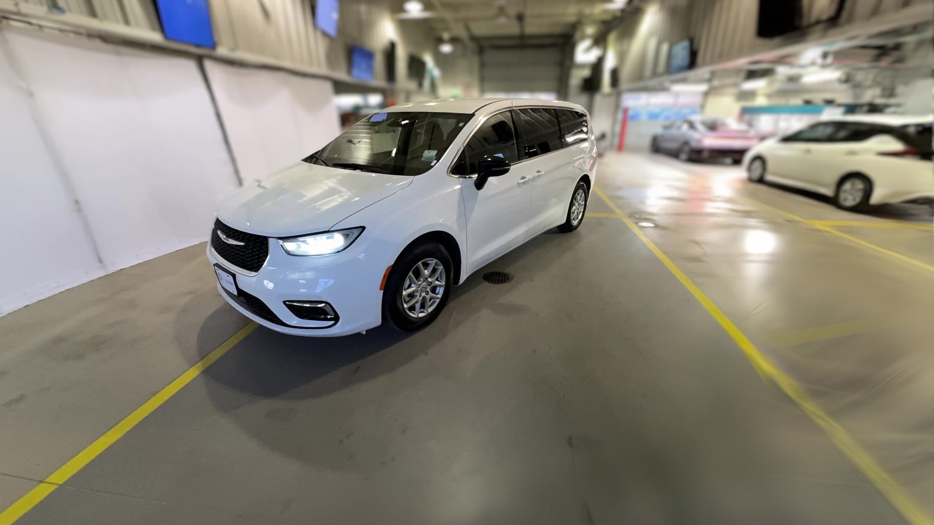2024 Chrysler Pacifica vehicle photo