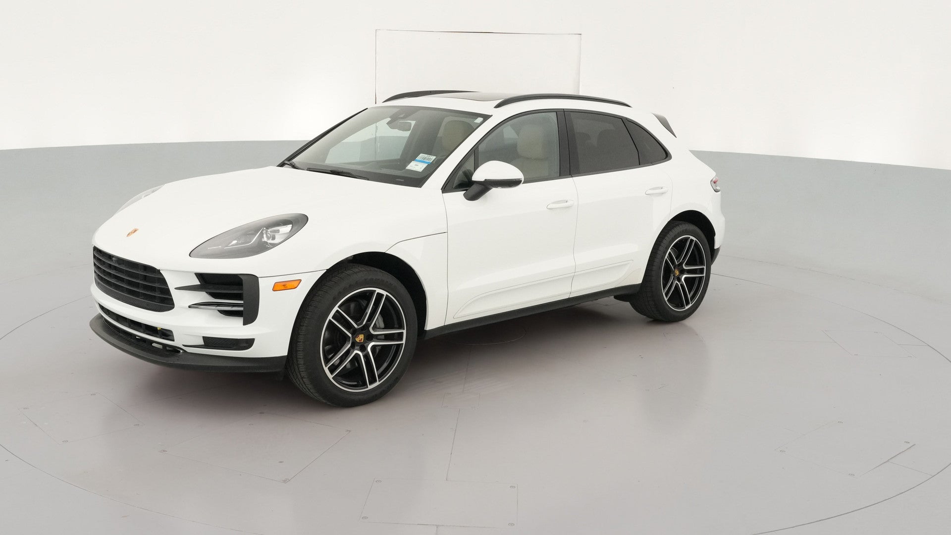 2021 Porsche Macan vehicle photo