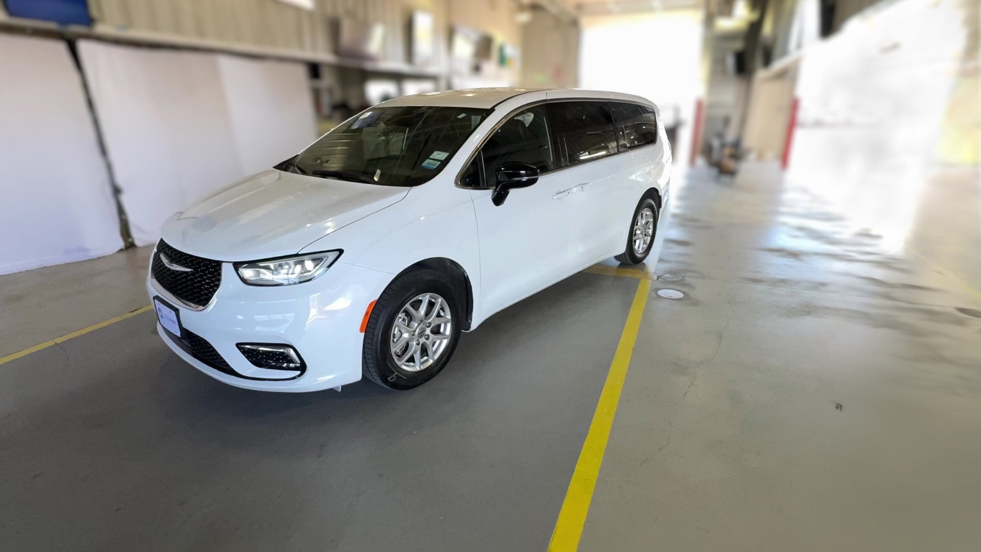 2025 Chrysler Pacifica vehicle photo