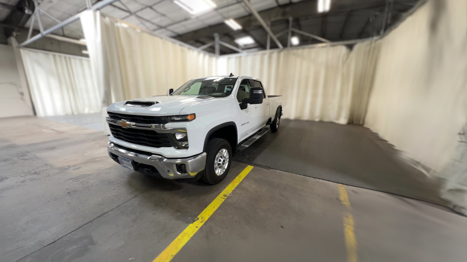 2025 Chevrolet Silverado 2500 HD Crew Cab vehicle photo