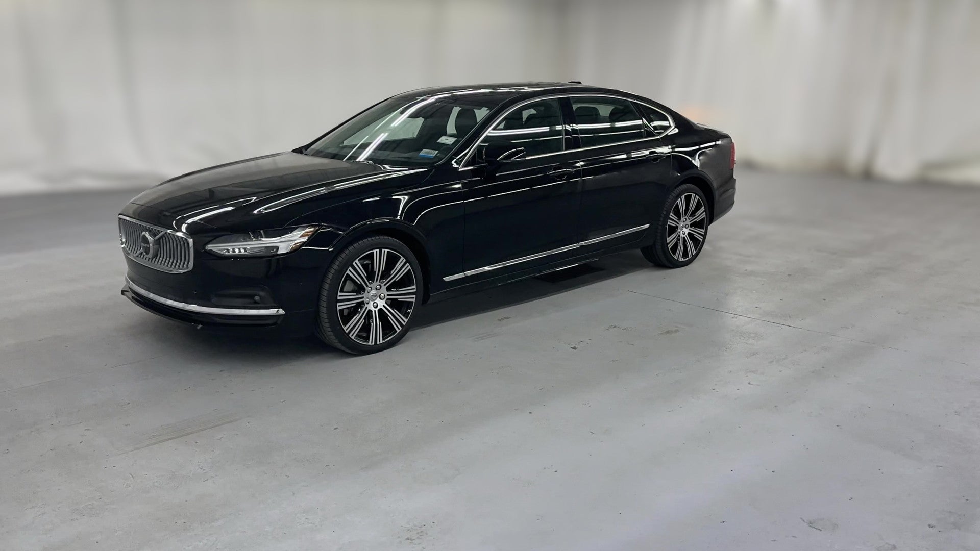 2024 Volvo S90 vehicle photo