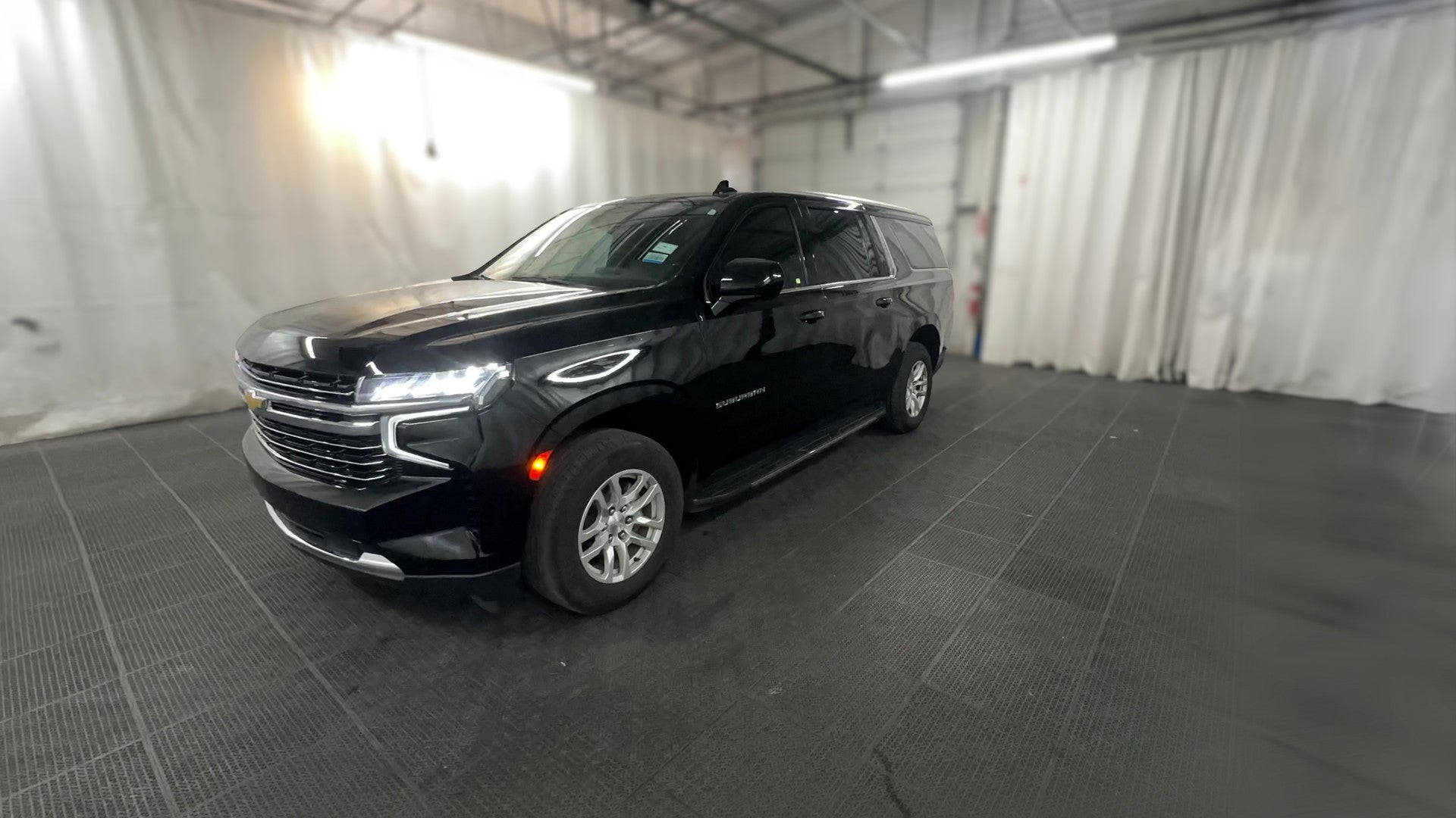 2022 Chevrolet Suburban vehicle photo