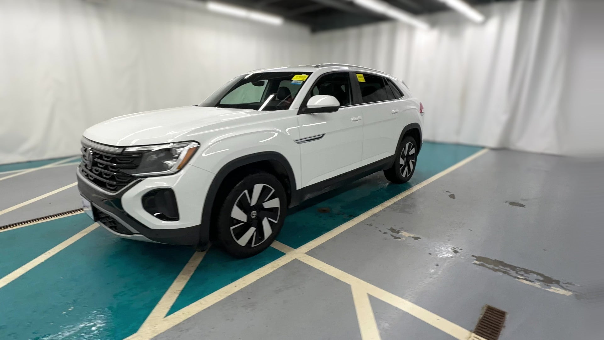 2025 Volkswagen Atlas Cross Sport vehicle photo