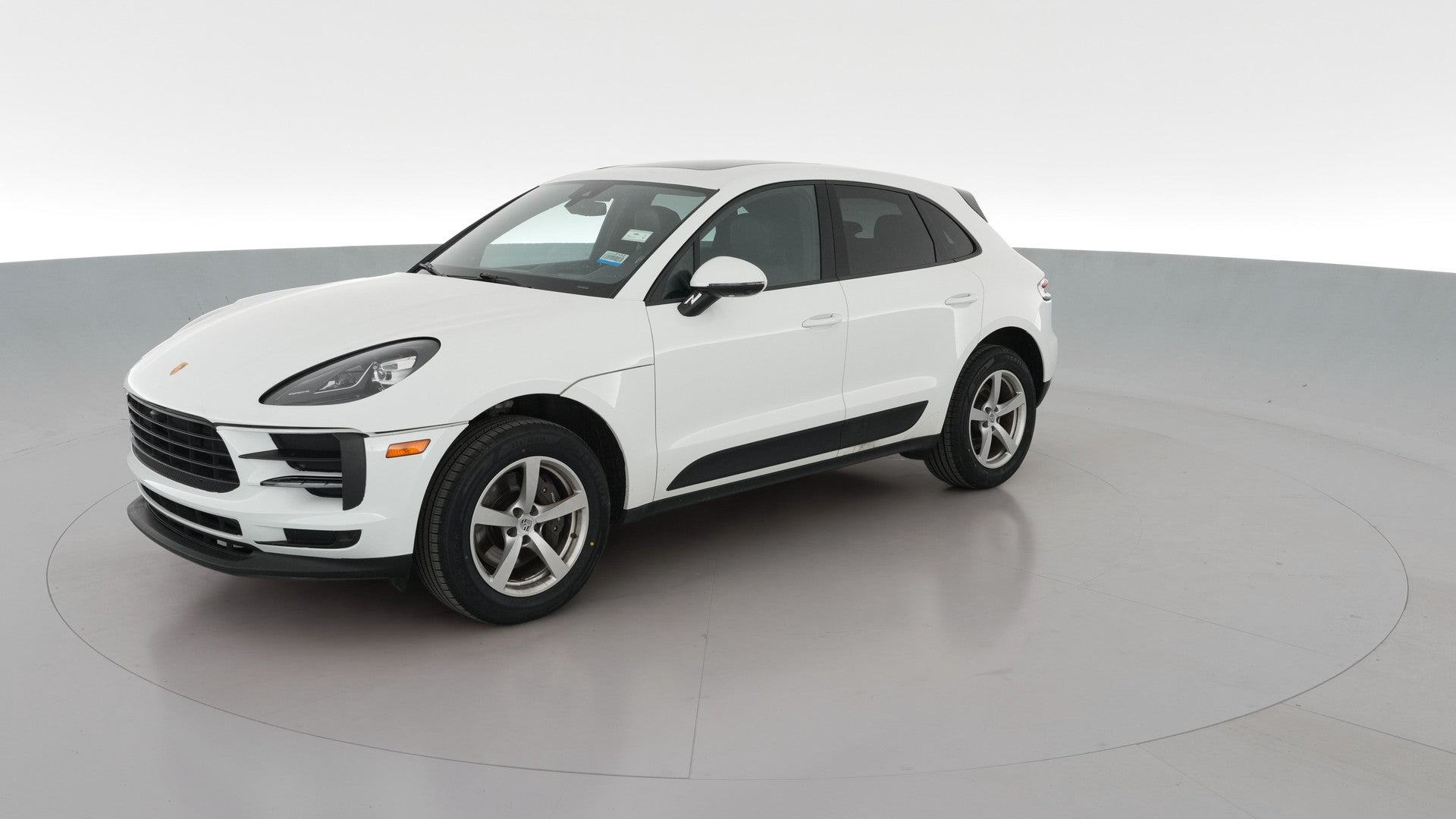 2021 Porsche Macan vehicle photo