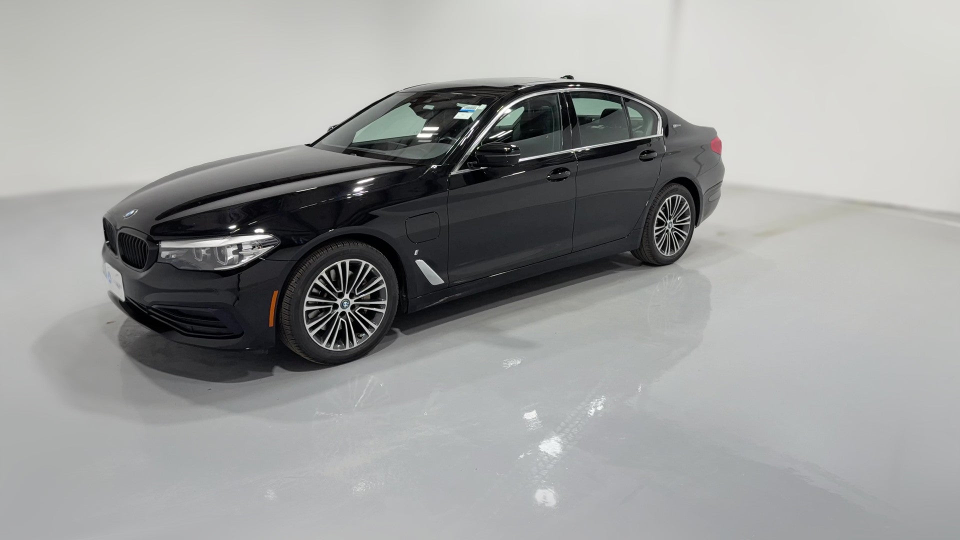 2019 BMW 5 Series vehicle photo