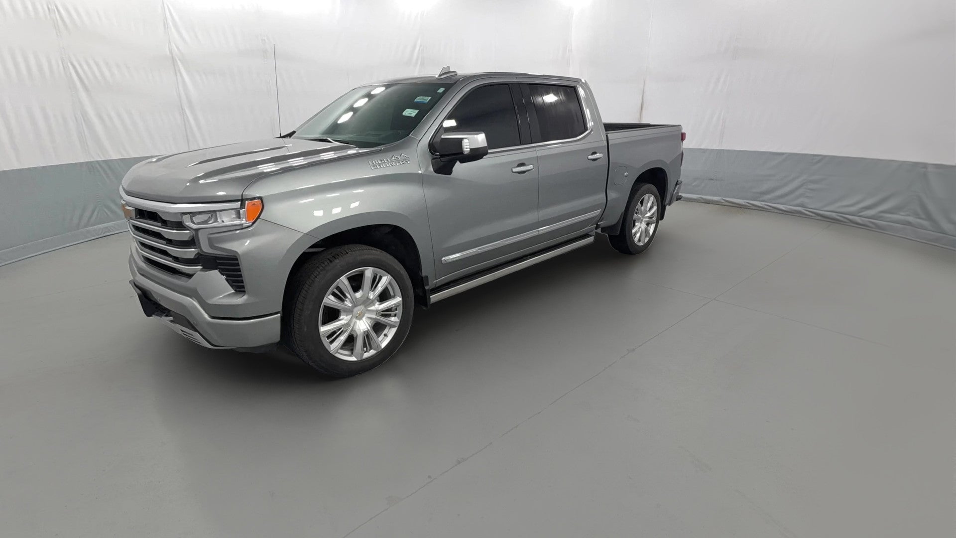 2025 Chevrolet Silverado 1500 Crew Cab vehicle photo