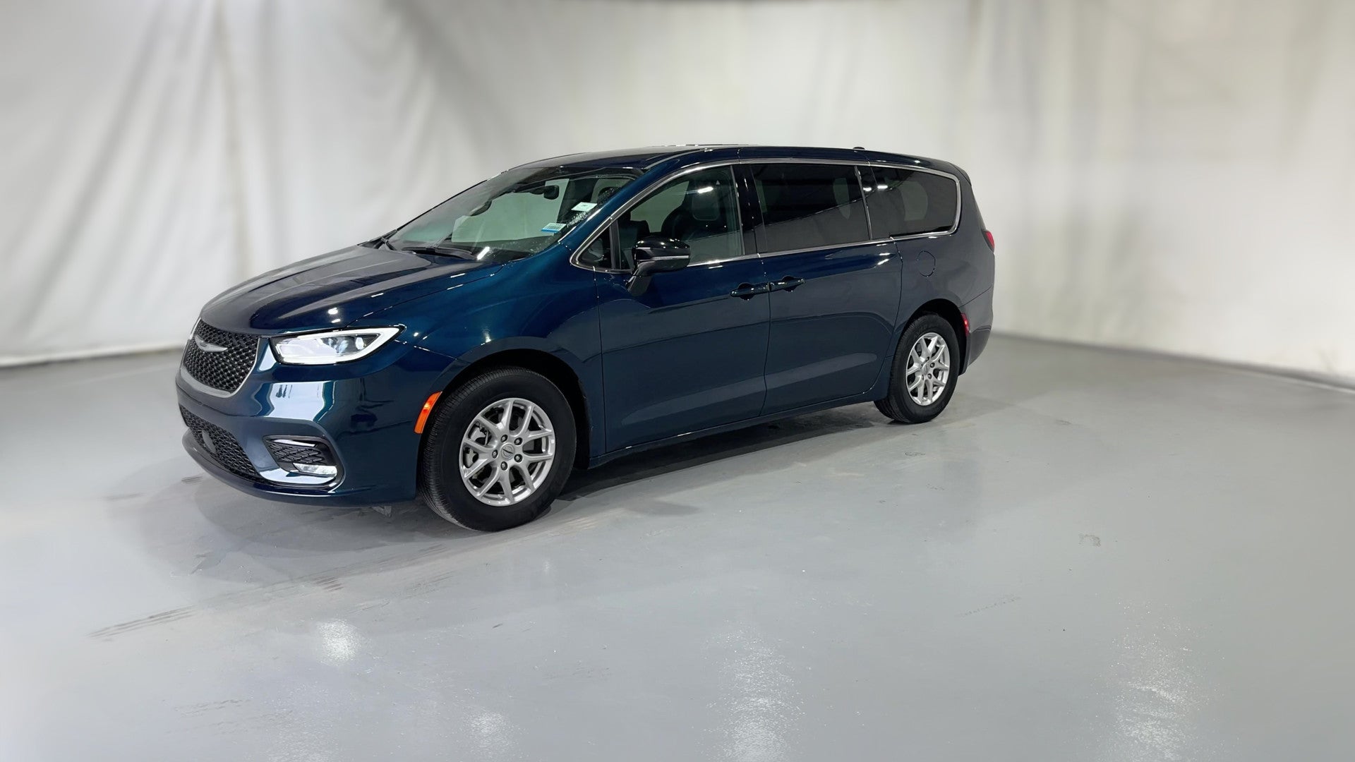 2025 Chrysler Pacifica vehicle photo
