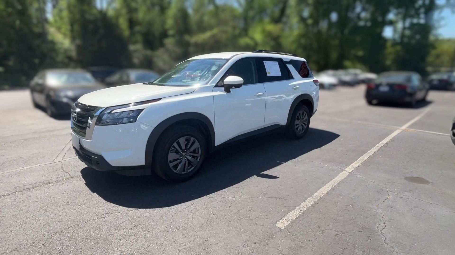 2025 Nissan Pathfinder vehicle photo