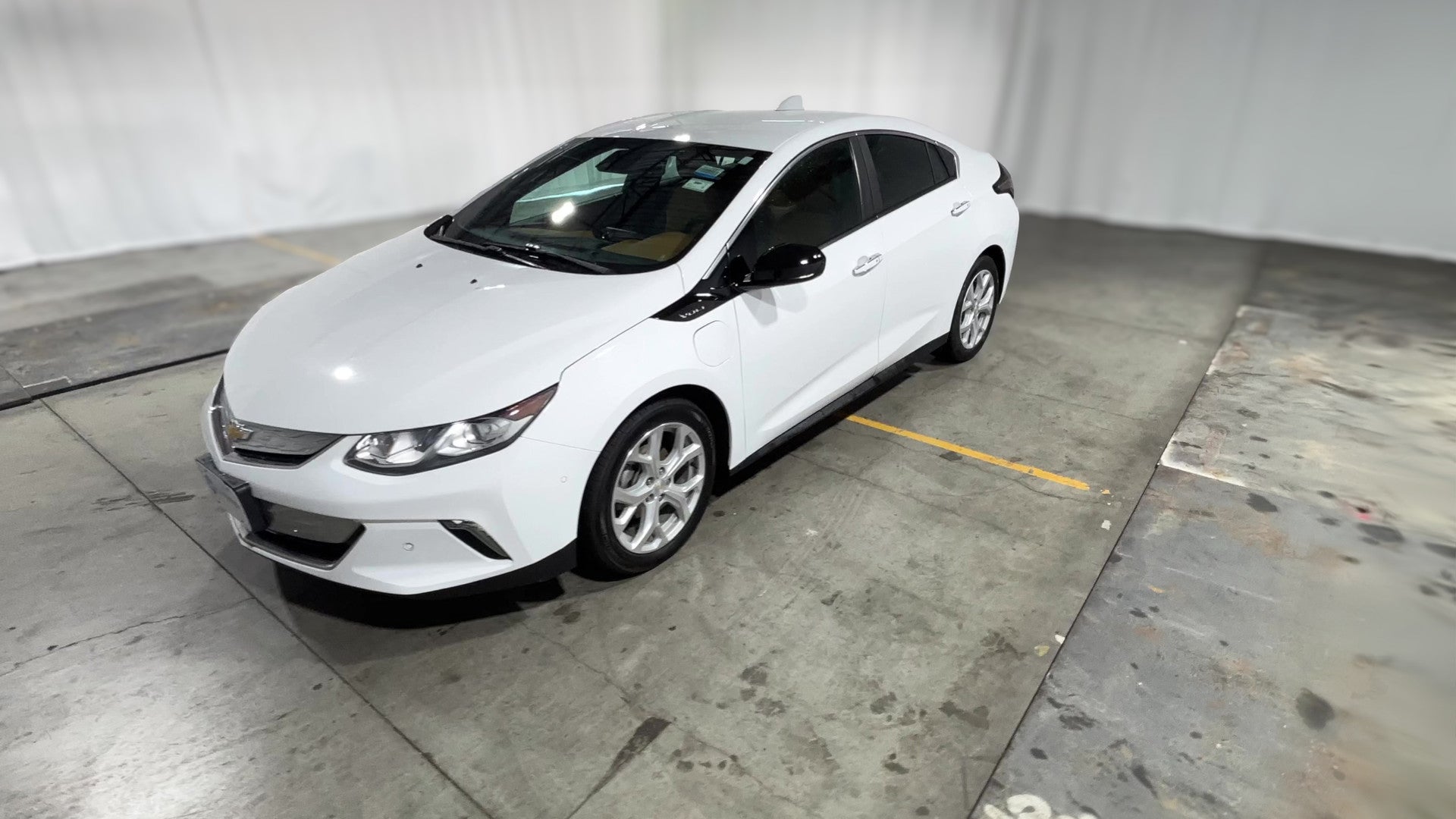 2016 Chevrolet Volt vehicle photo