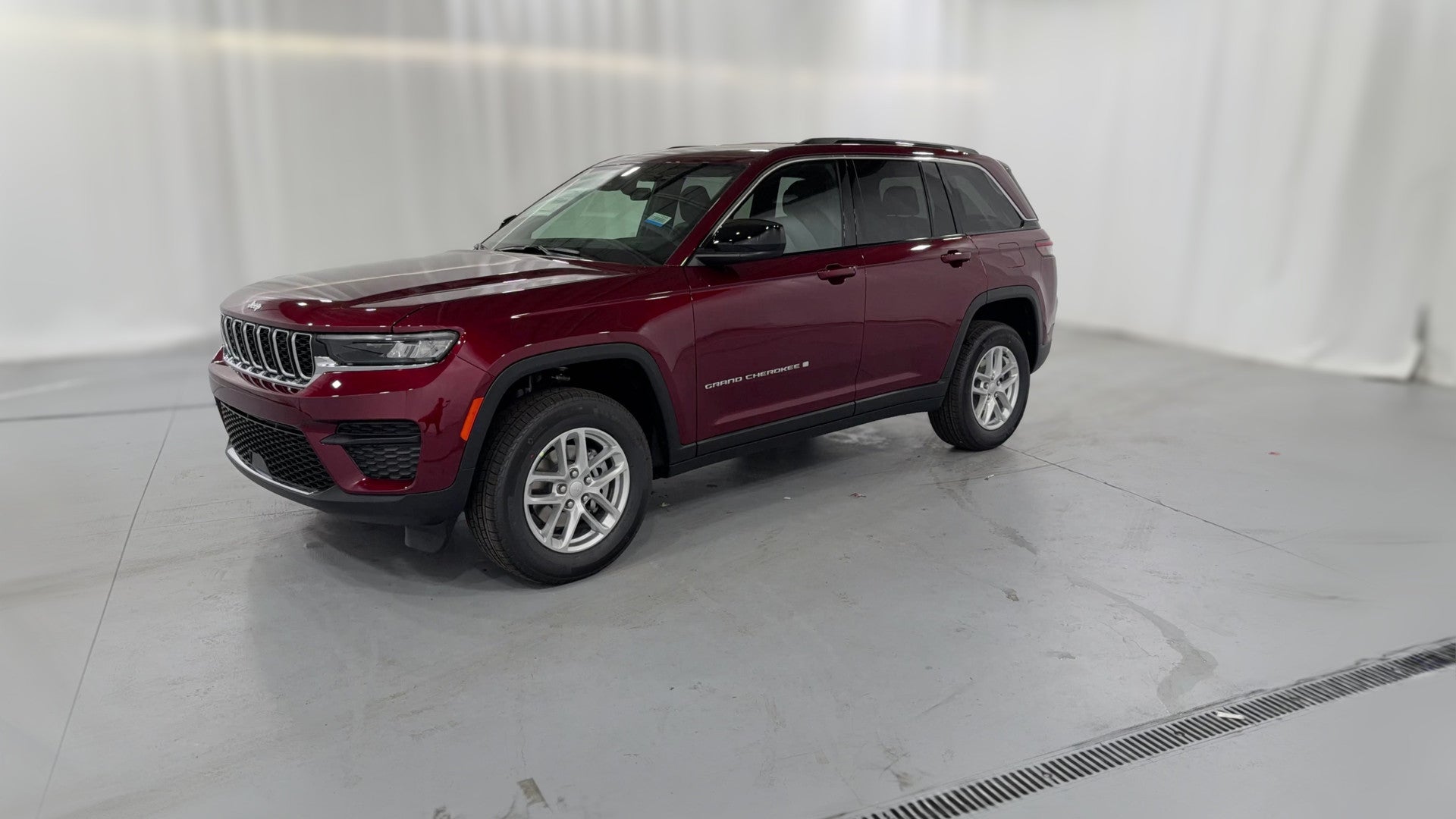 2026 Jeep Grand Cherokee vehicle photo