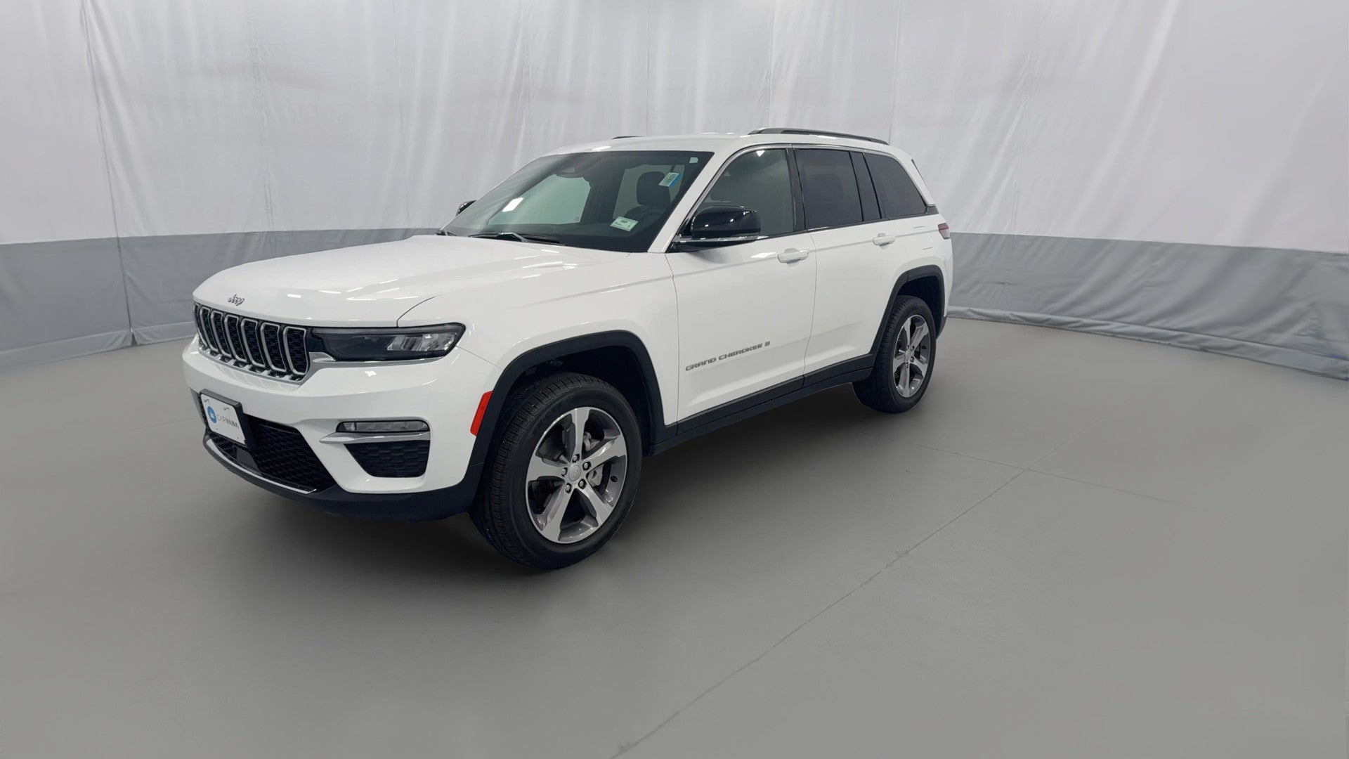 2025 Jeep Grand Cherokee vehicle photo