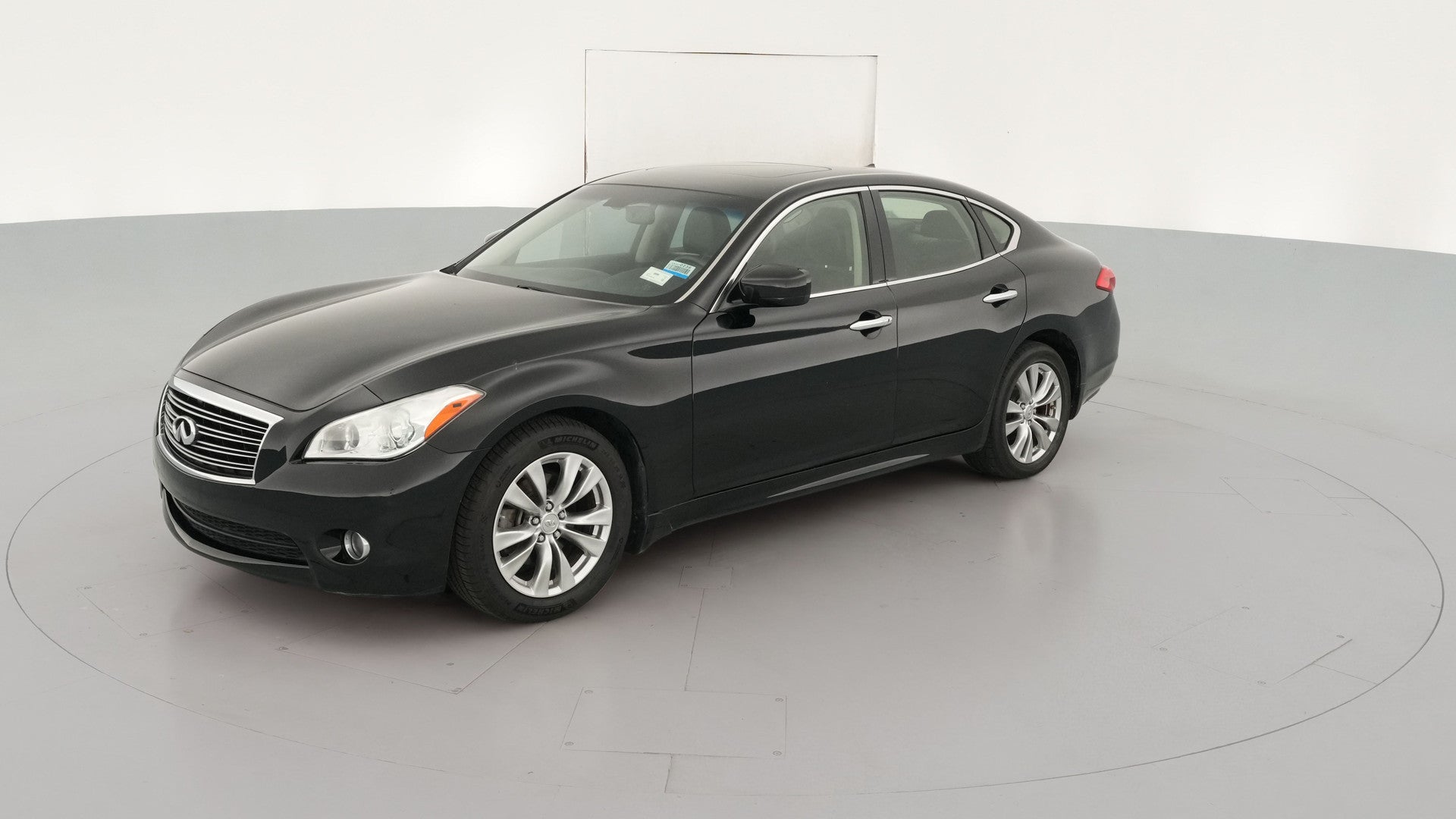 2013 INFINITI M vehicle photo