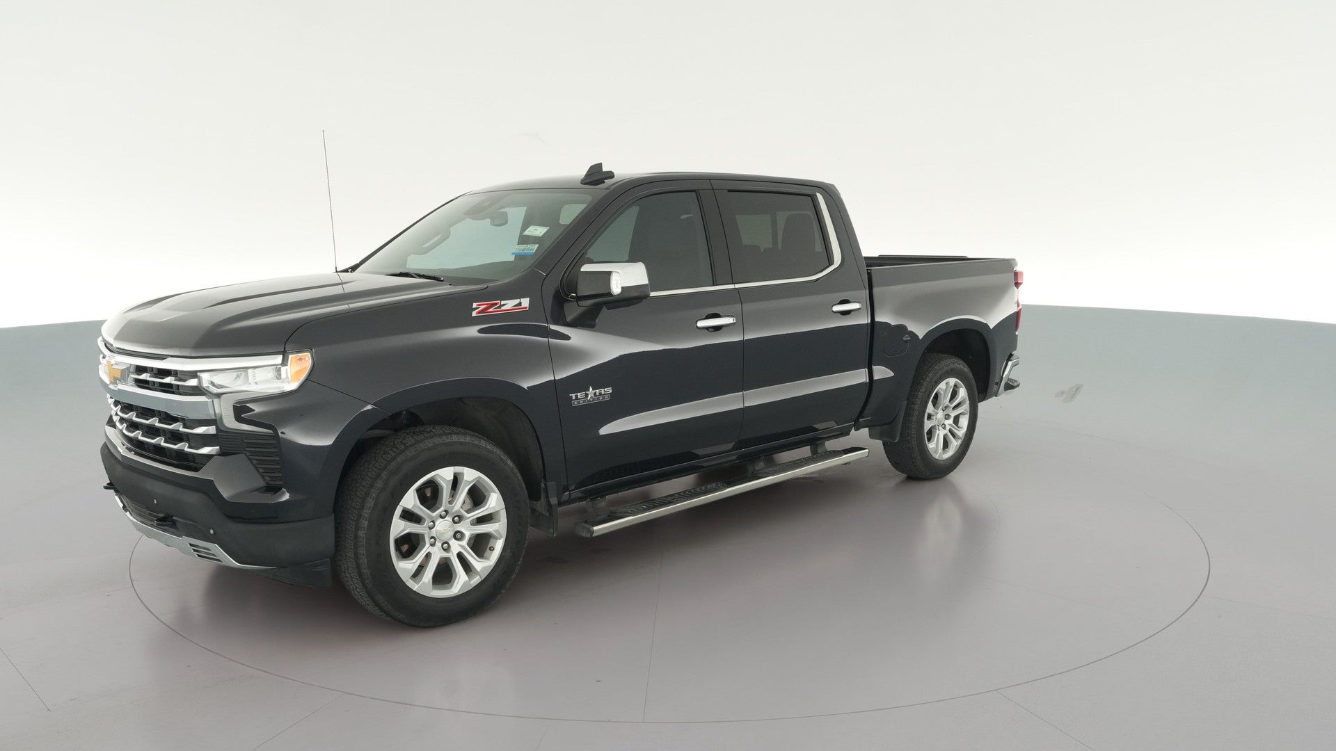 2022 Chevrolet Silverado 1500 Crew Cab vehicle photo