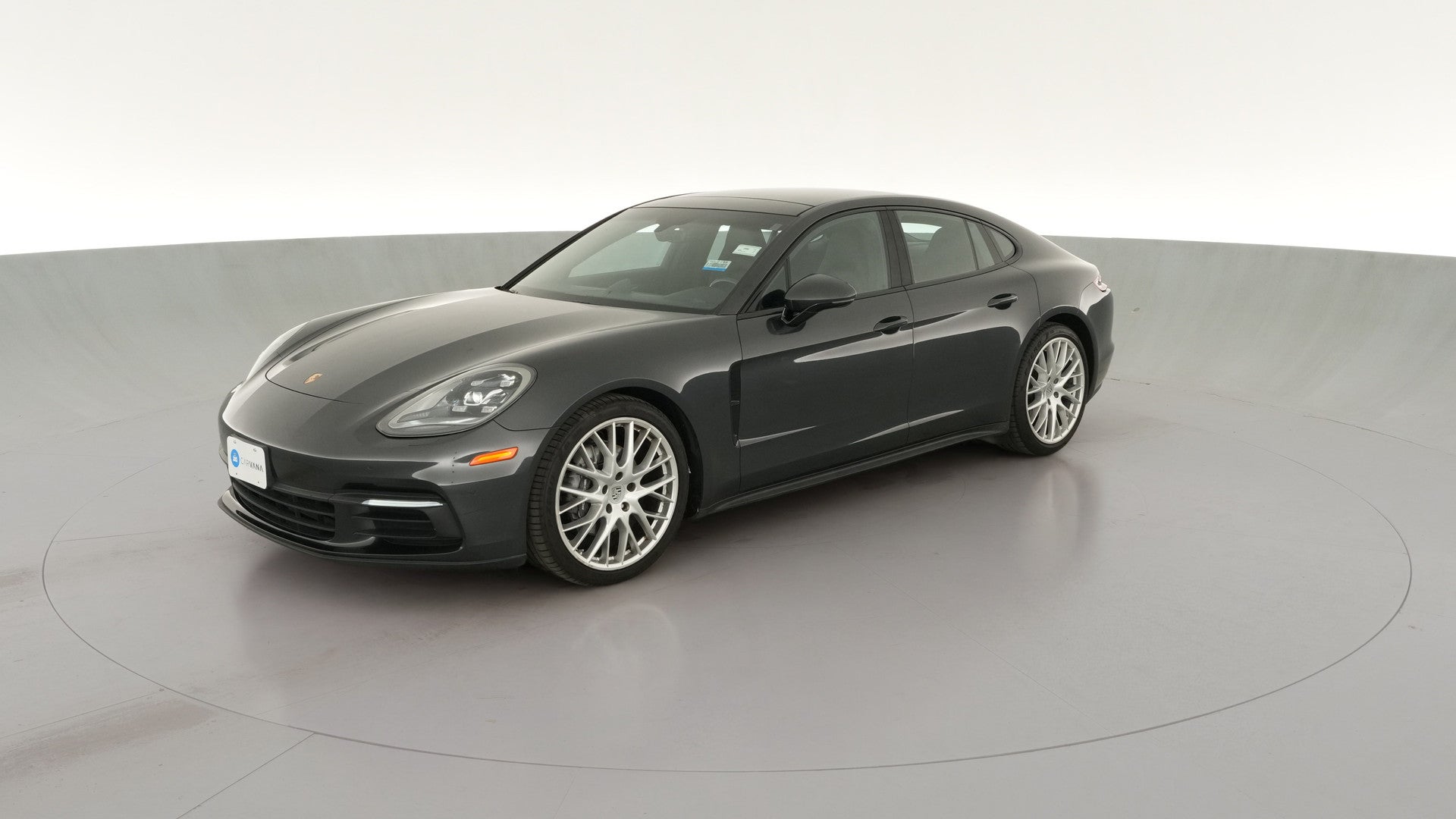2018 Porsche Panamera vehicle photo