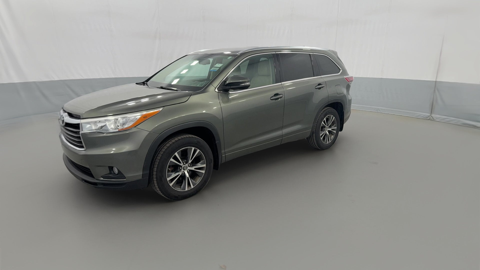 2016 Toyota Highlander vehicle photo