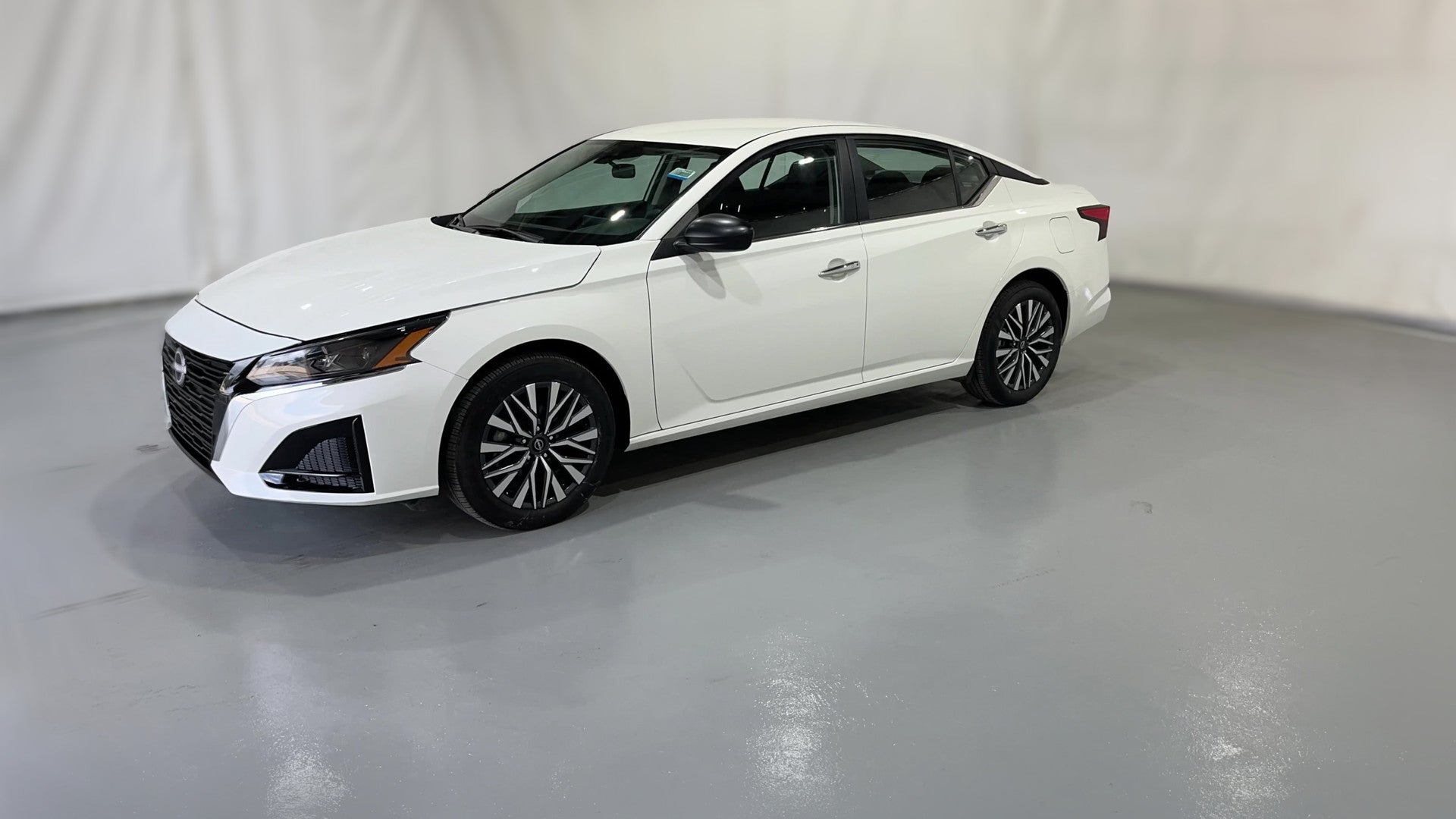 2025 Nissan Altima vehicle photo
