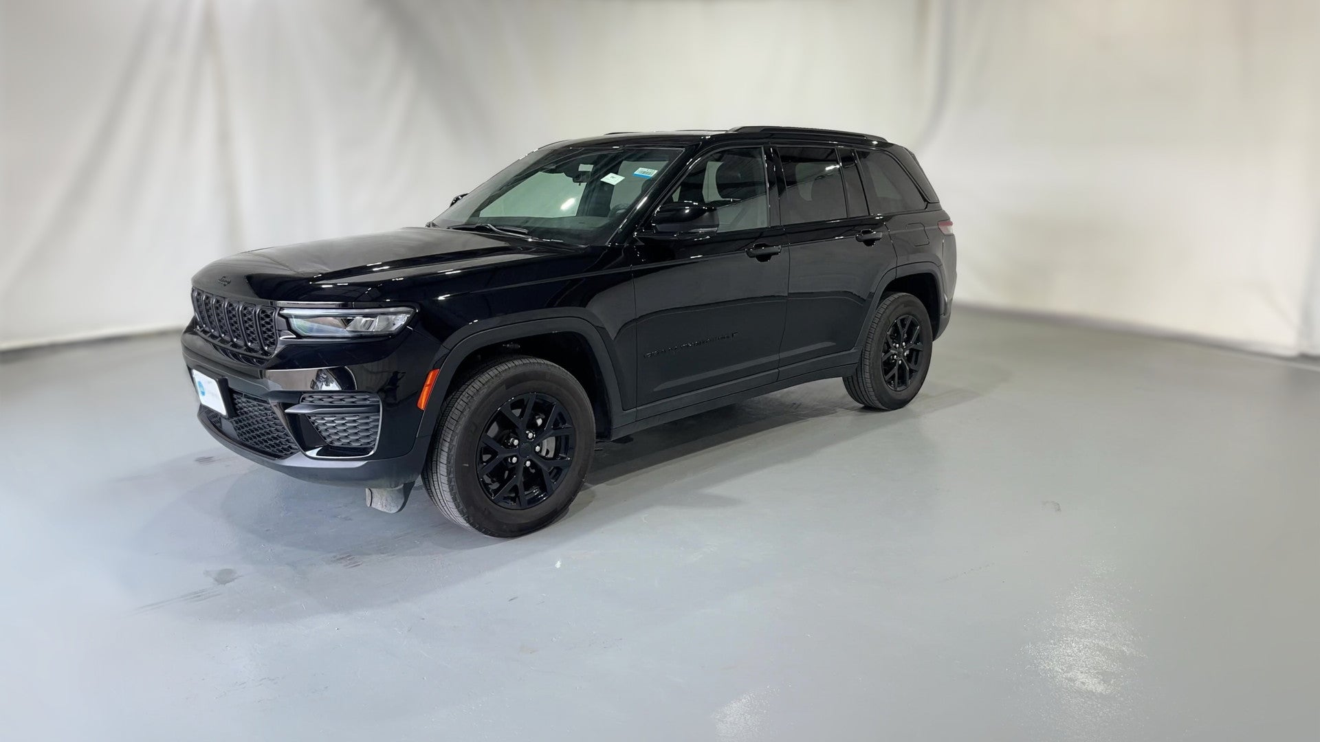 2025 Jeep Grand Cherokee vehicle photo