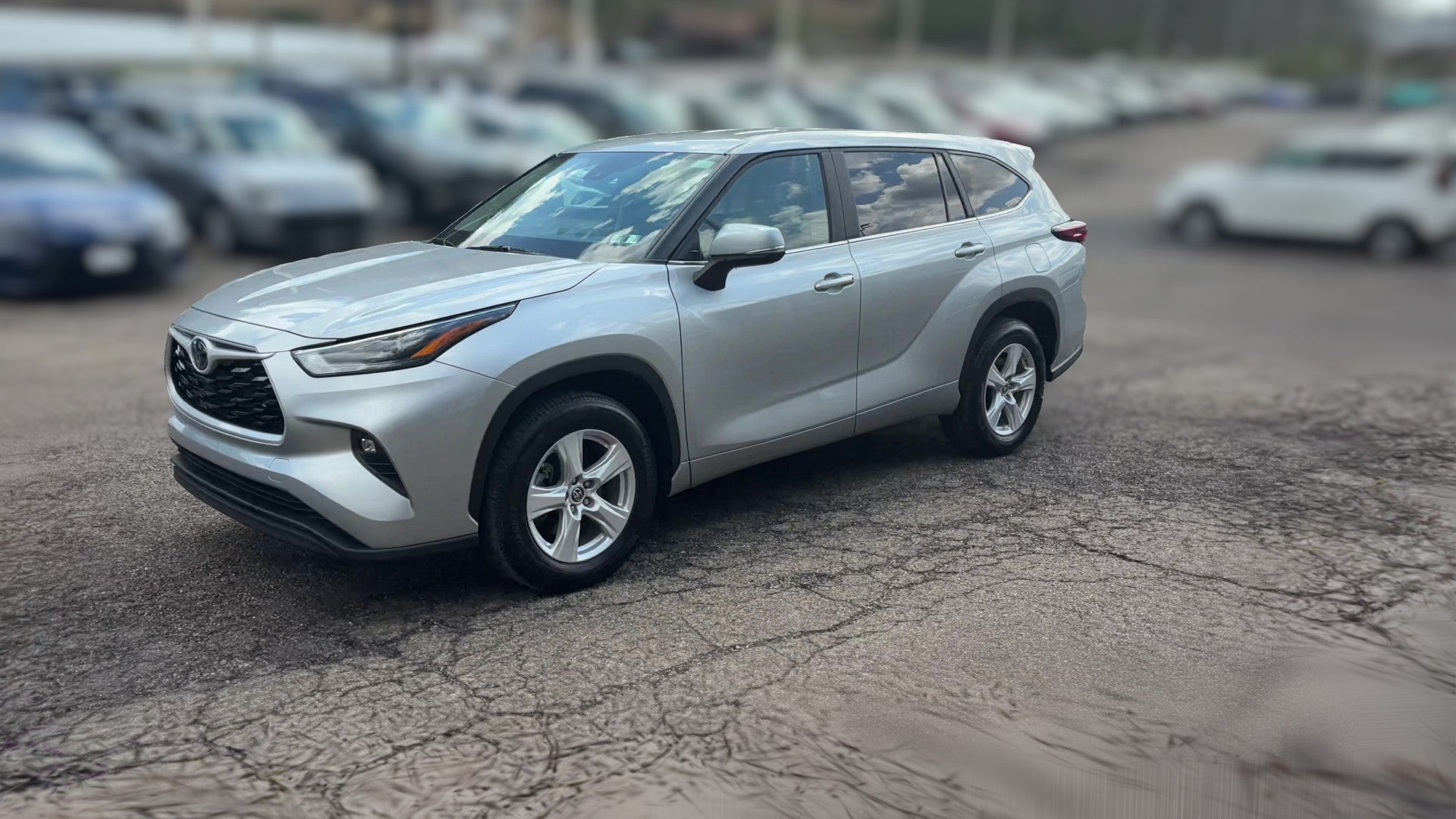 2025 Toyota Highlander vehicle photo