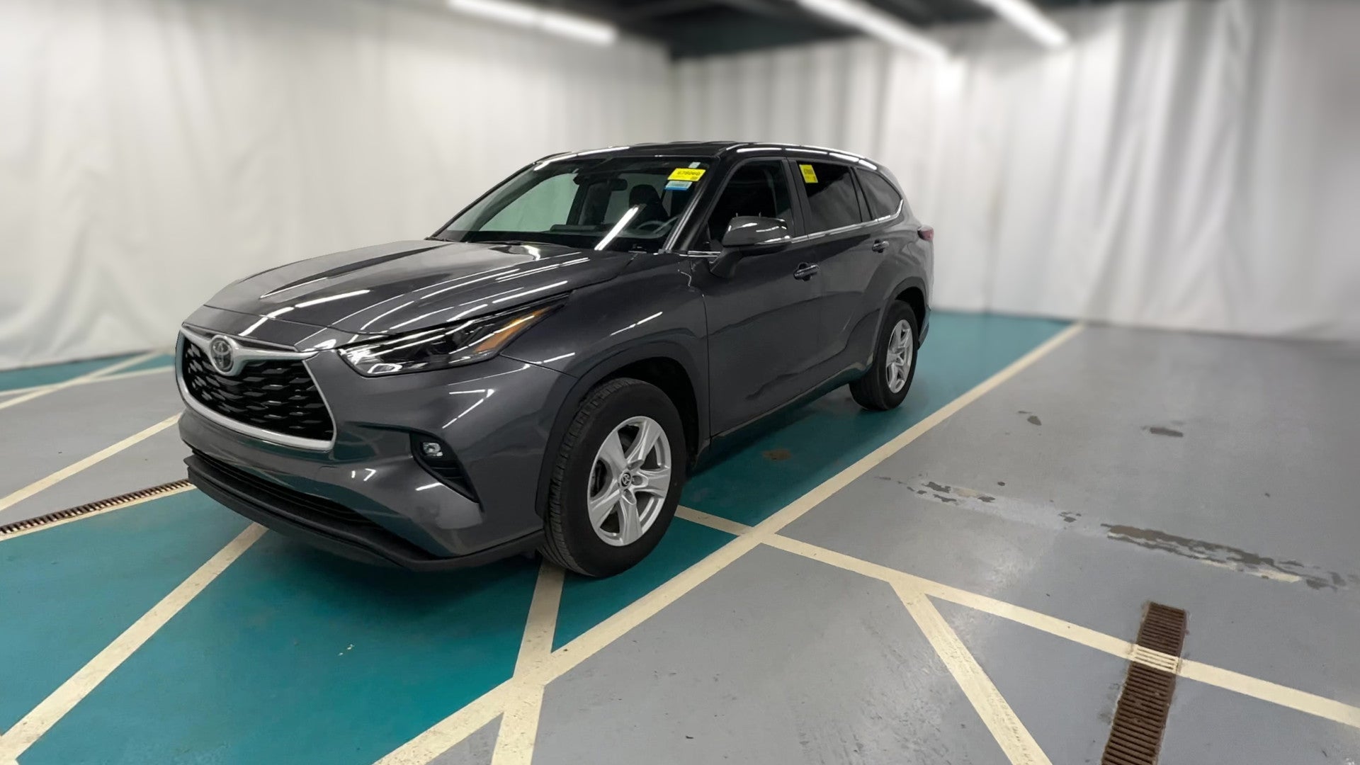 2025 Toyota Highlander vehicle photo
