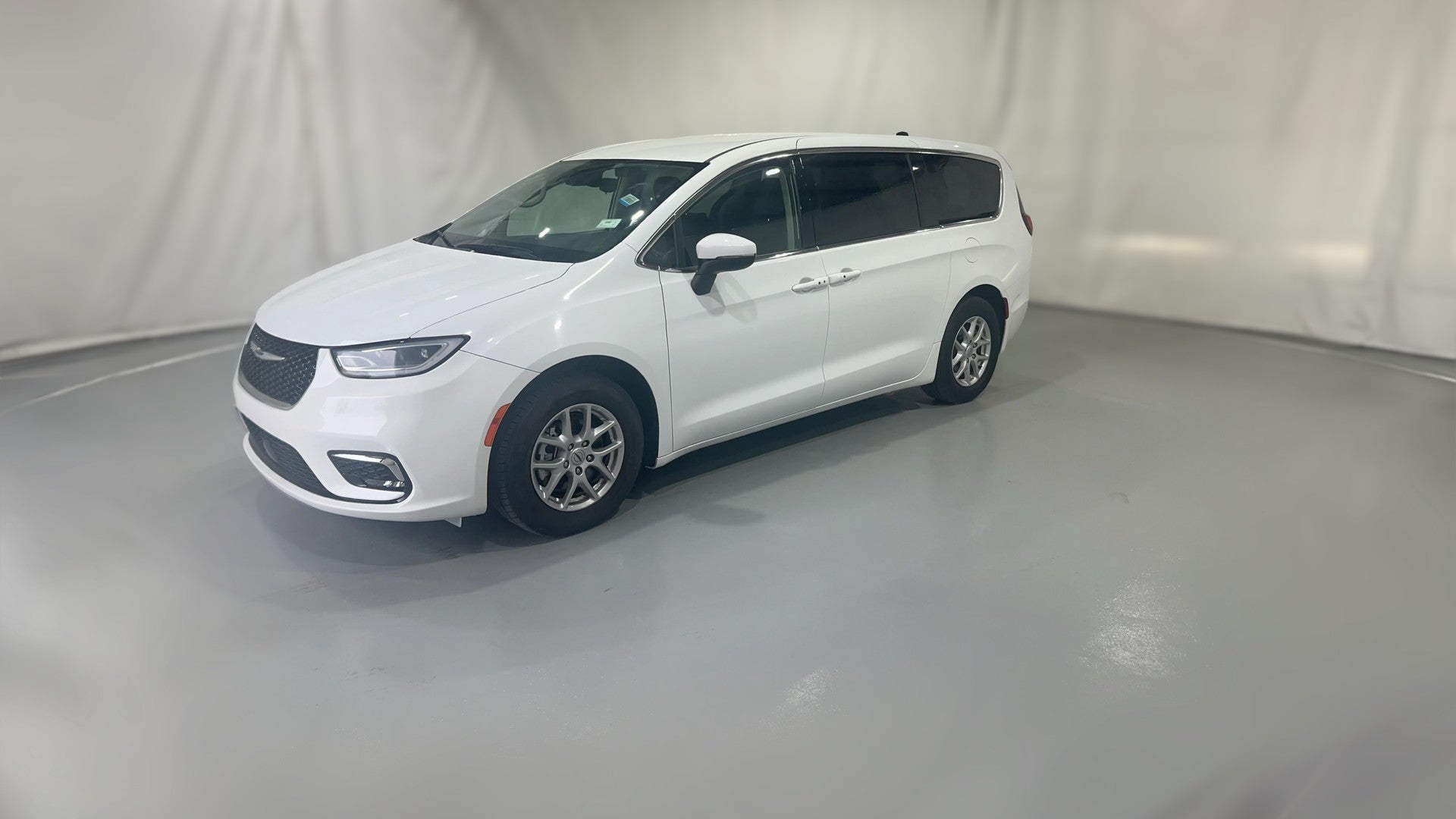 2023 Chrysler Pacifica vehicle photo