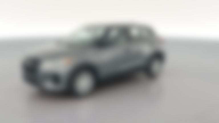 2025 Nissan Kicks Play vehicle photo