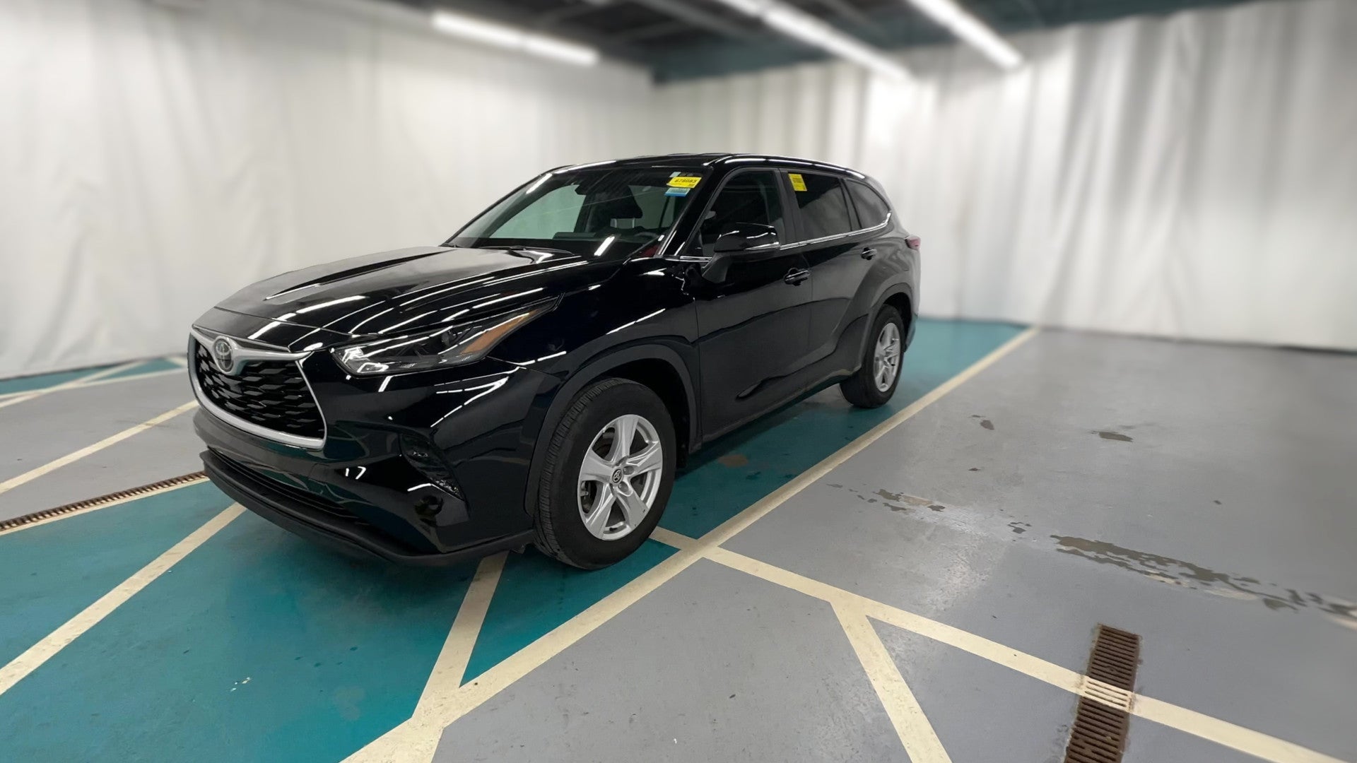 2025 Toyota Highlander vehicle photo
