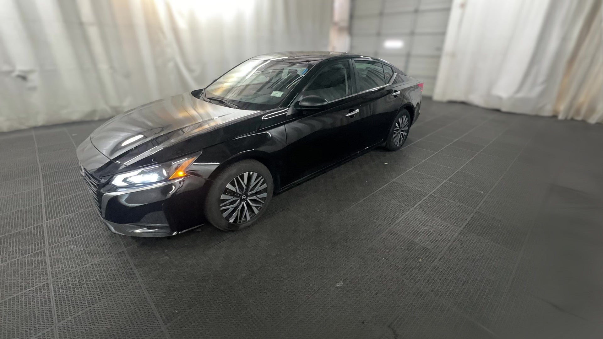 2025 Nissan Altima vehicle photo