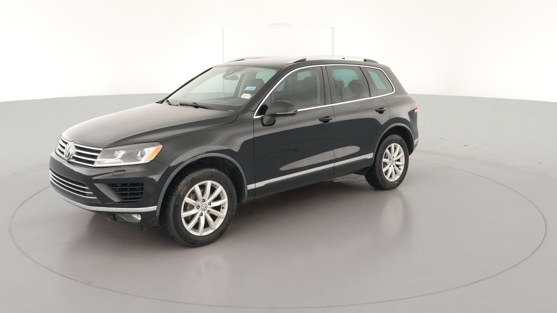 2017 Volkswagen Touareg vehicle photo