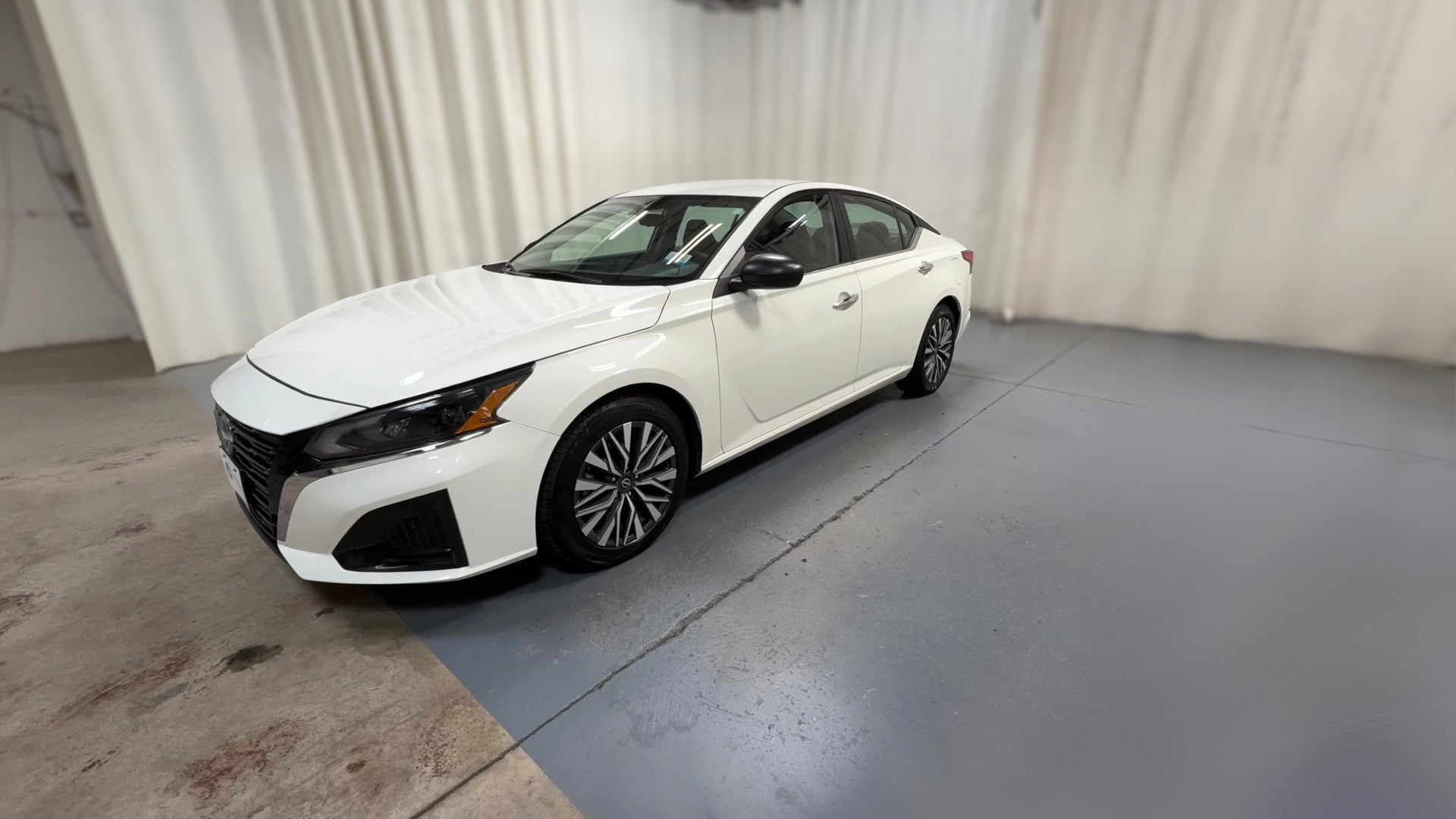 2025 Nissan Altima vehicle photo