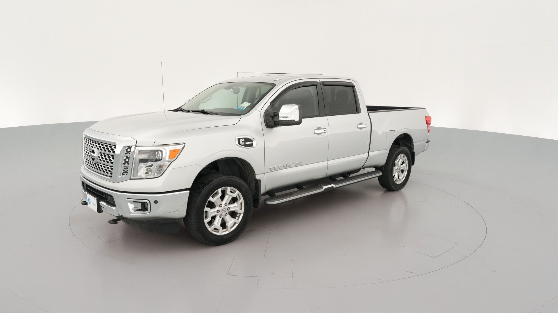 2017 Nissan TITAN XD Crew Cab vehicle photo
