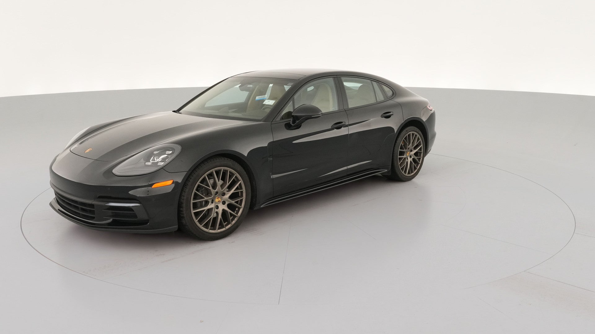 2018 Porsche Panamera vehicle photo