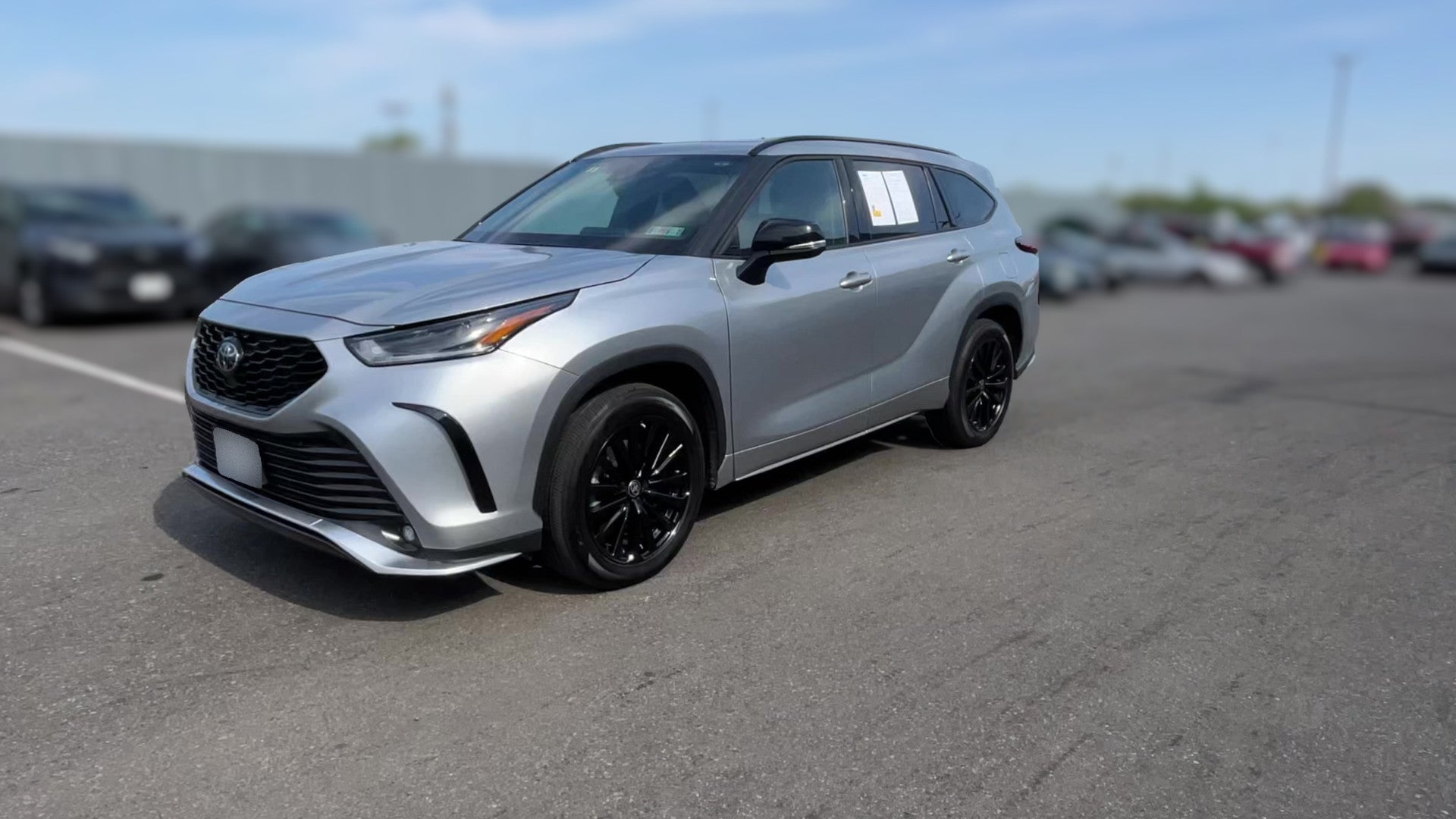 2025 Toyota Highlander vehicle photo