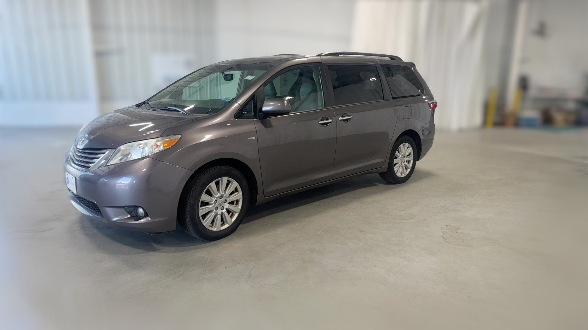 2017 Toyota Sienna vehicle photo