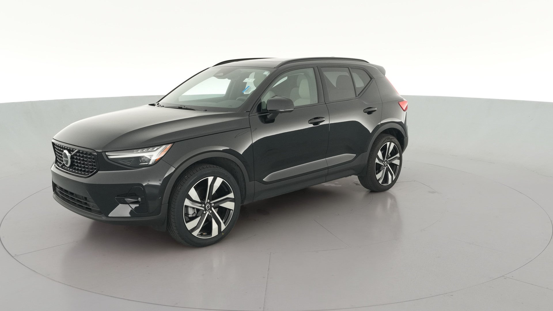2025 Volvo XC40 vehicle photo