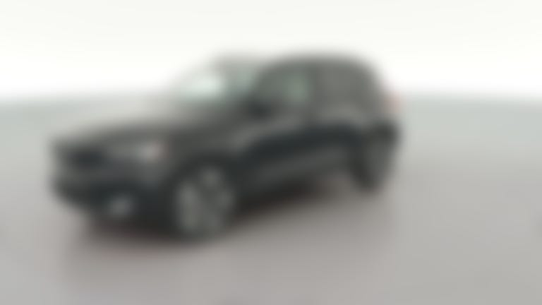 2025 Volvo XC40 vehicle photo