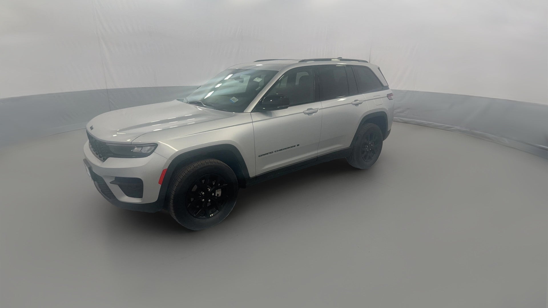 2025 Jeep Grand Cherokee vehicle photo