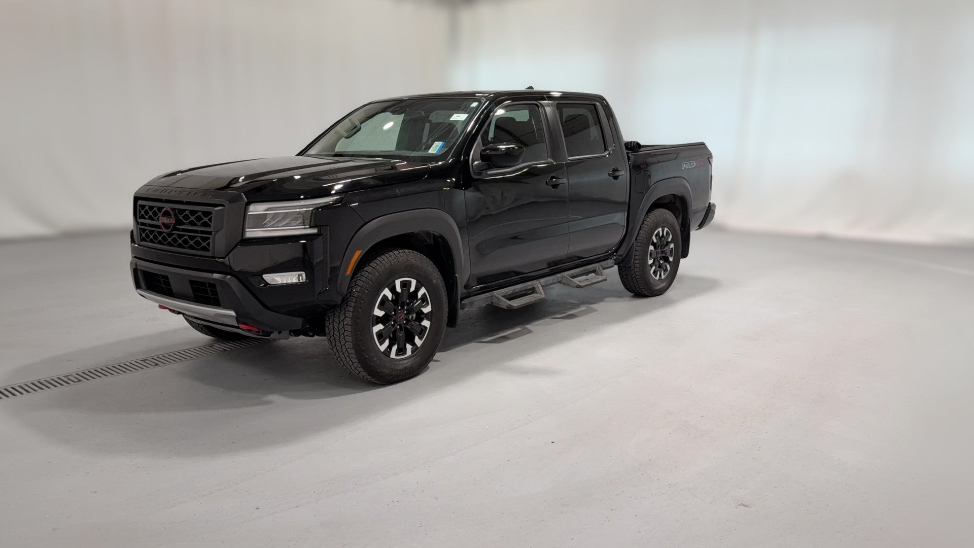 2024 Nissan Frontier Crew Cab vehicle photo