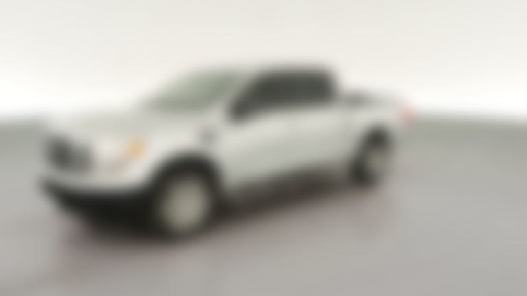 2017 Nissan Titan Crew Cab vehicle photo