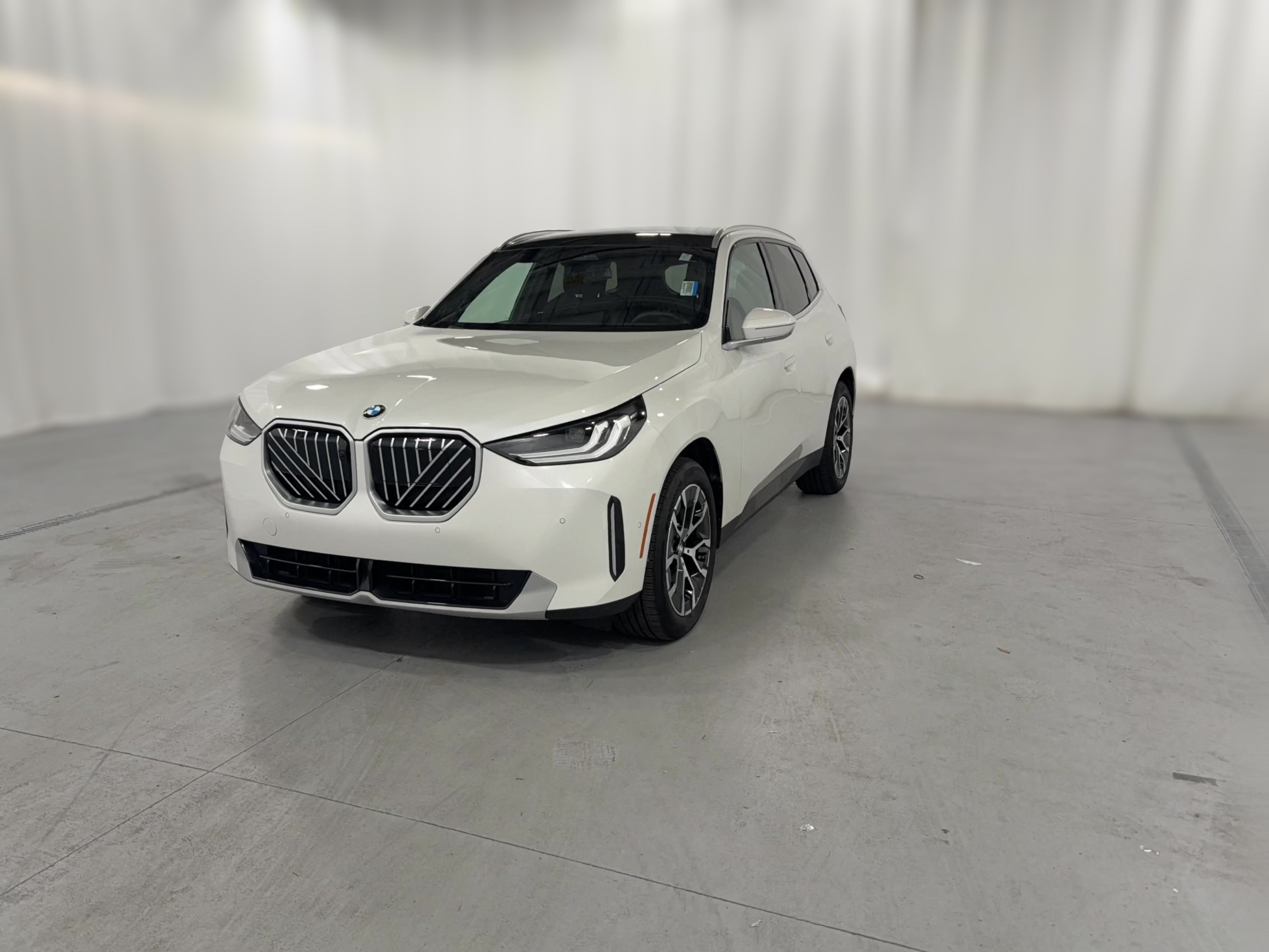 2026 BMW X3 30 - Photo 22