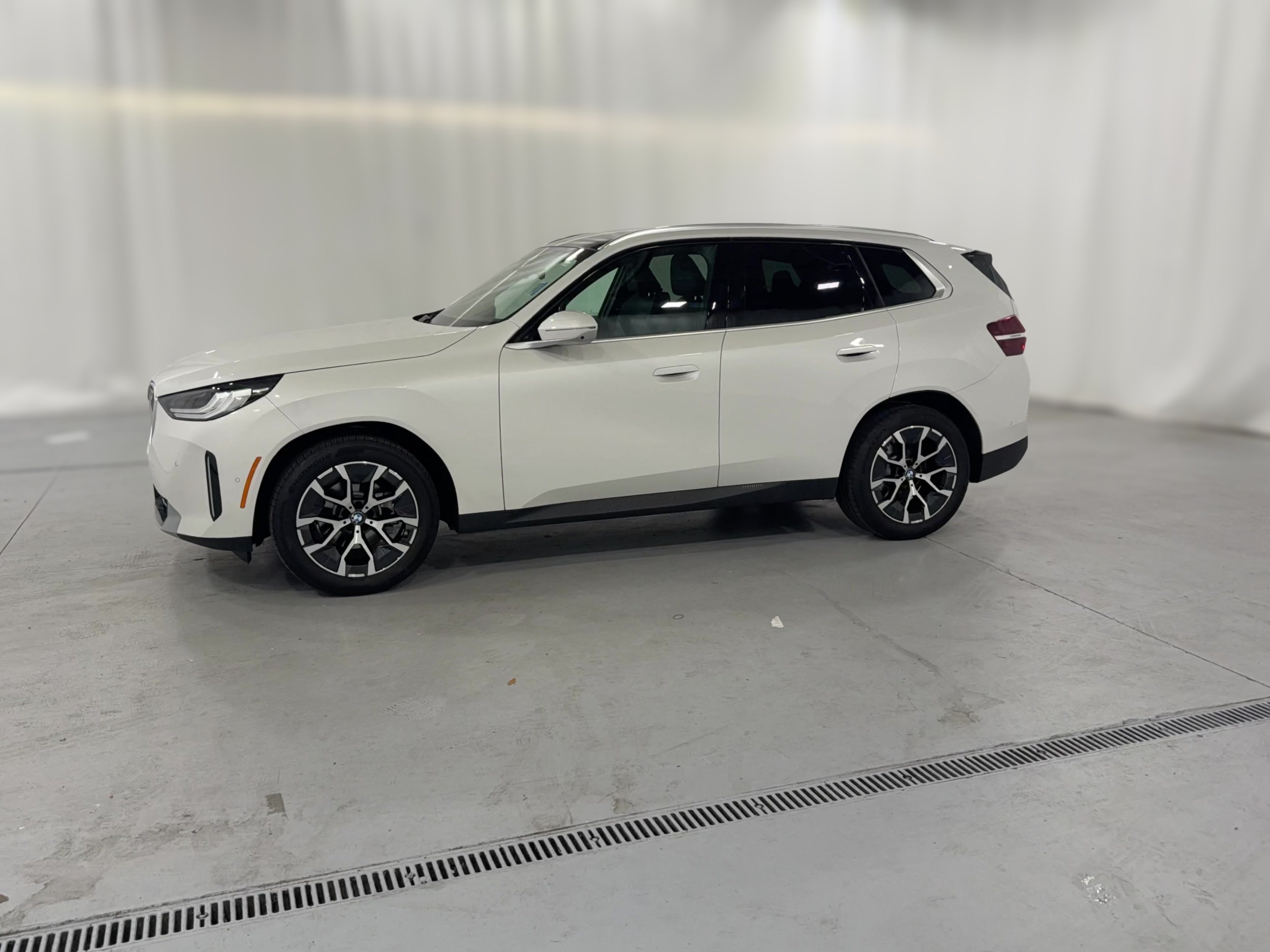 2026 BMW X3 30 - Photo 24