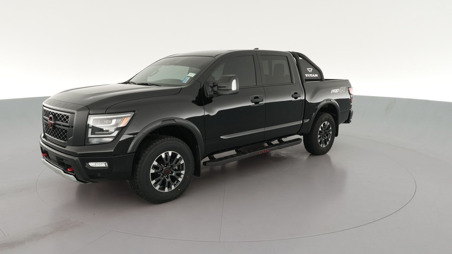 2024 Nissan Titan Crew Cab vehicle photo